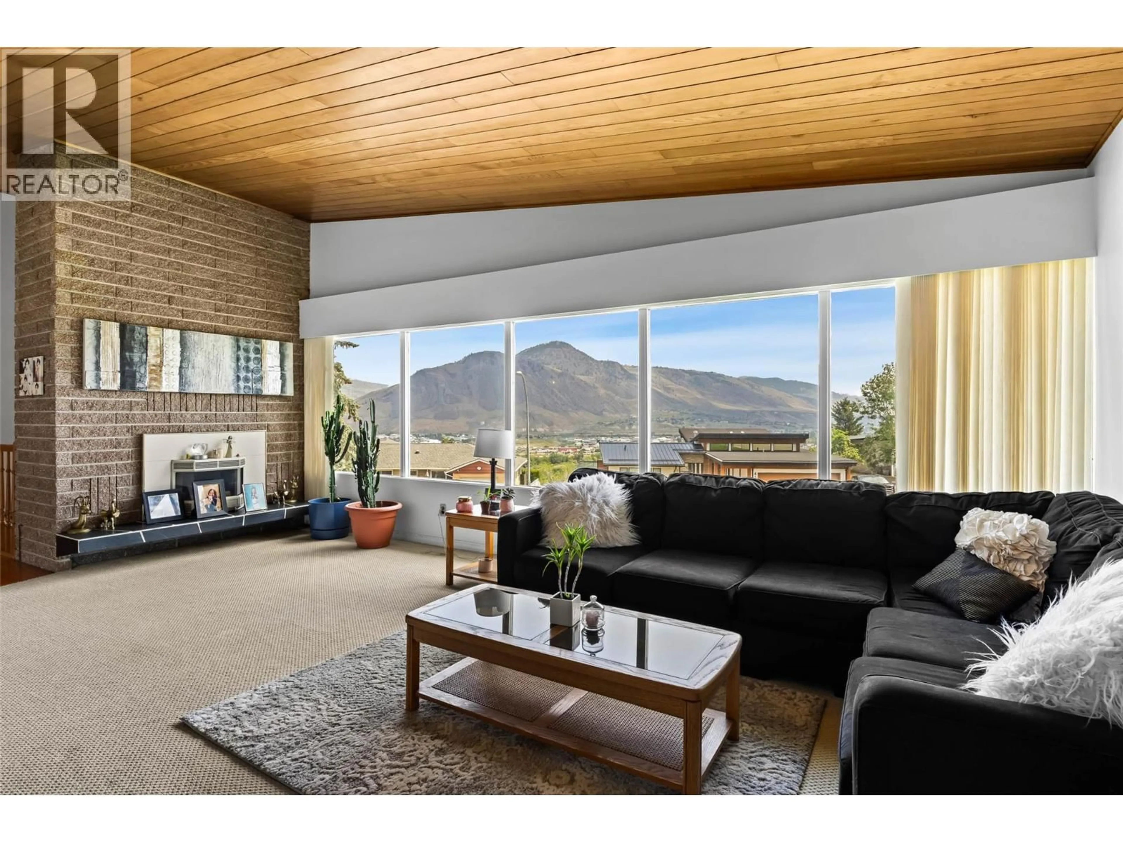 Living room with furniture, wood/laminate floor for 411 STRATHCONA TERRACE, Kamloops British Columbia V2C1C2