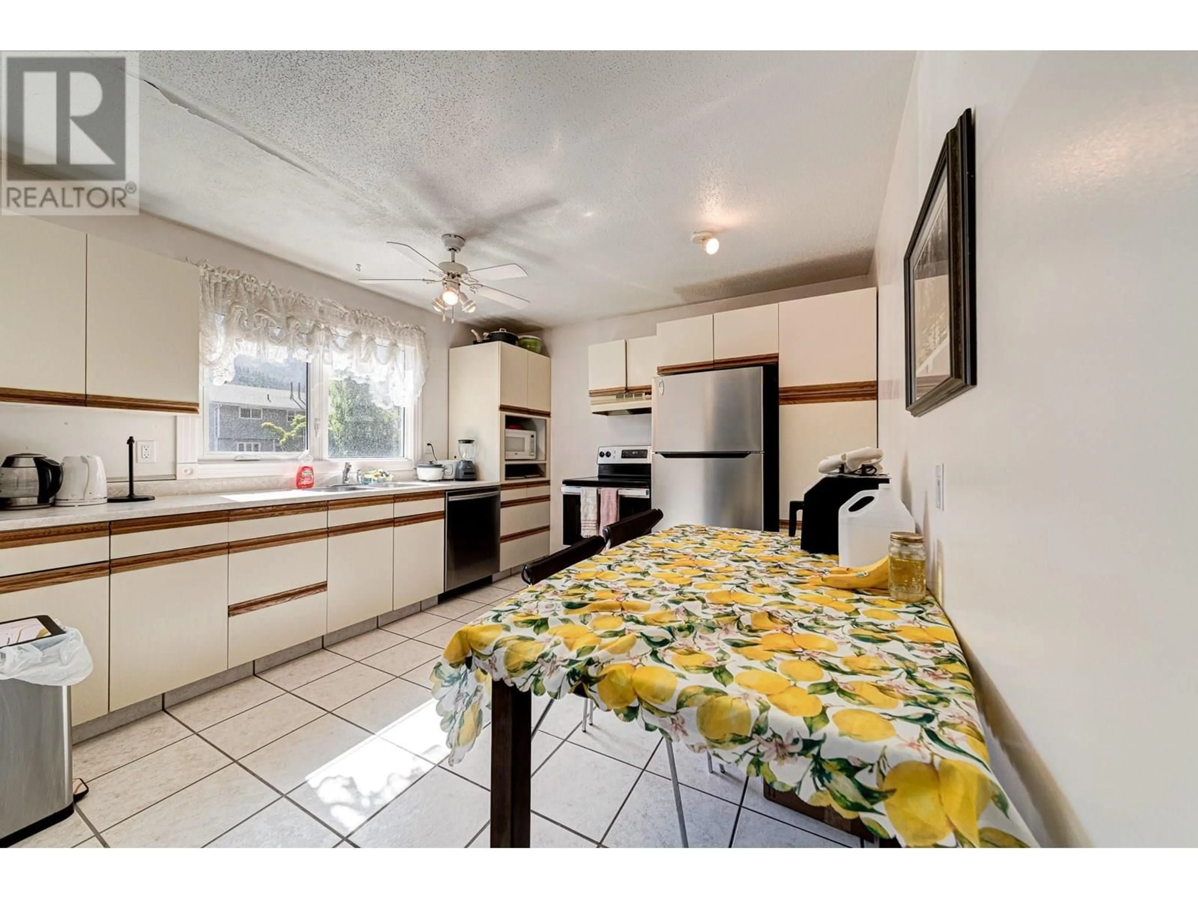 Standard kitchen, ceramic/tile floor for 423B MOUNTAIN ASH CRESCENT, Sparwood British Columbia V0B2G0