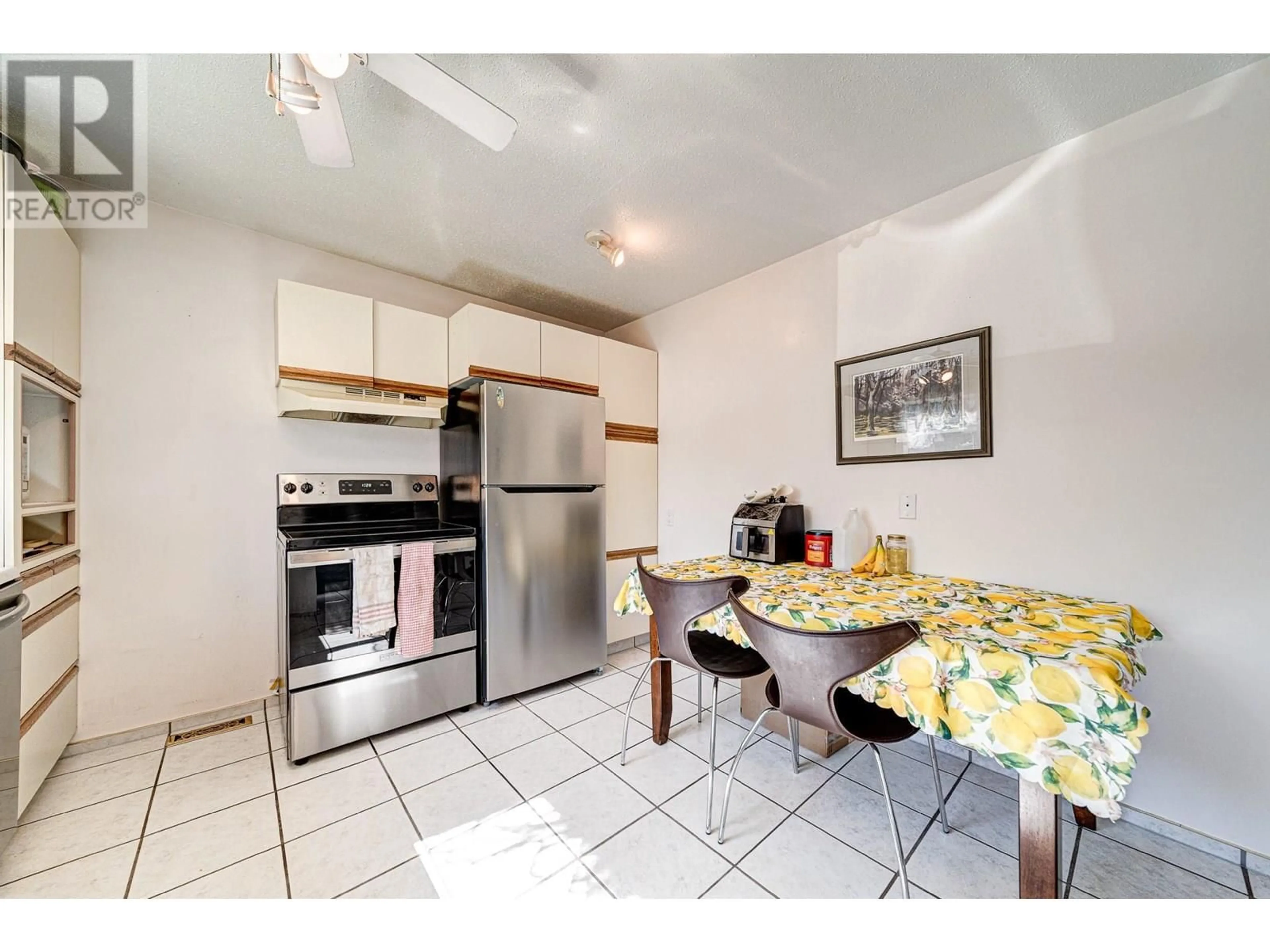 Standard kitchen, unknown for 423B MOUNTAIN ASH CRESCENT, Sparwood British Columbia V0B2G0