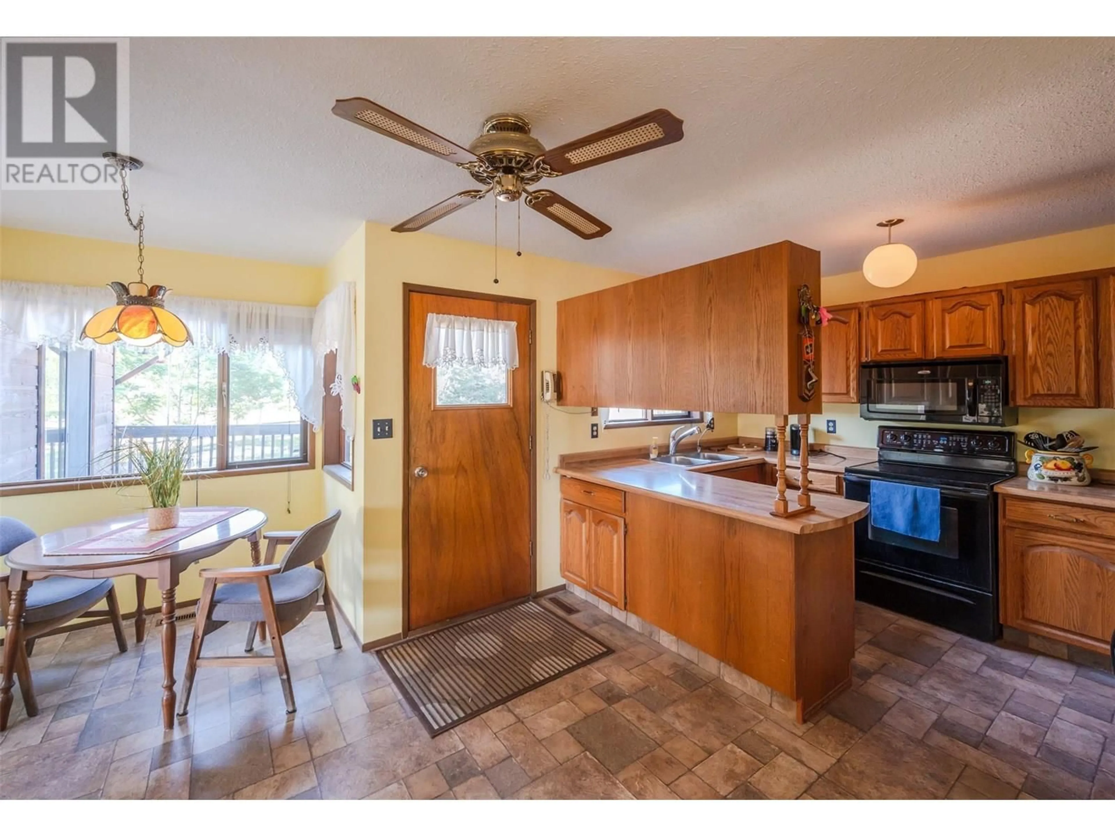 Open concept kitchen, ceramic/tile floor for 181 CARR CRESCENT, Oliver British Columbia V0H1T5