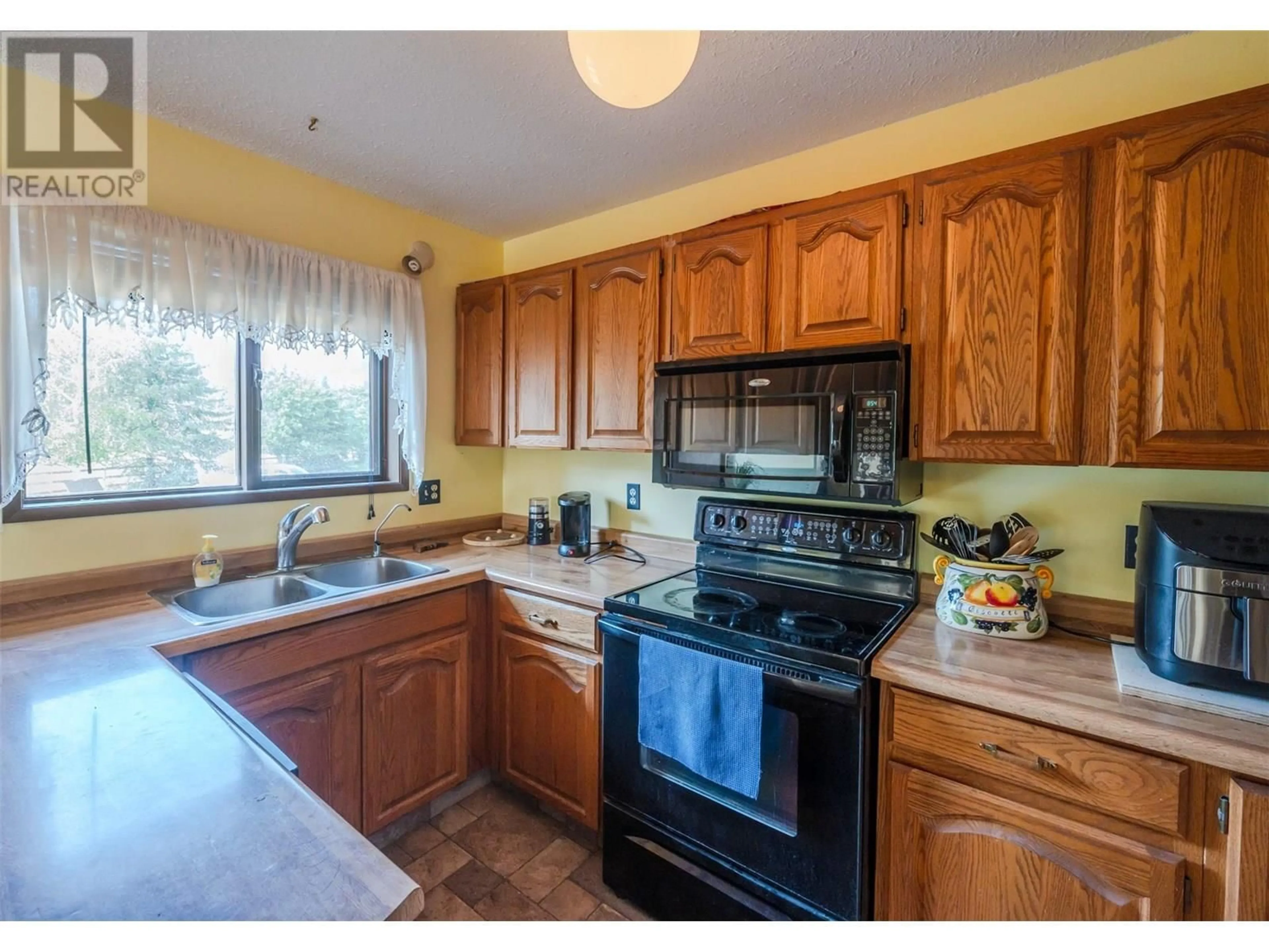 Standard kitchen, unknown for 181 CARR CRESCENT, Oliver British Columbia V0H1T5