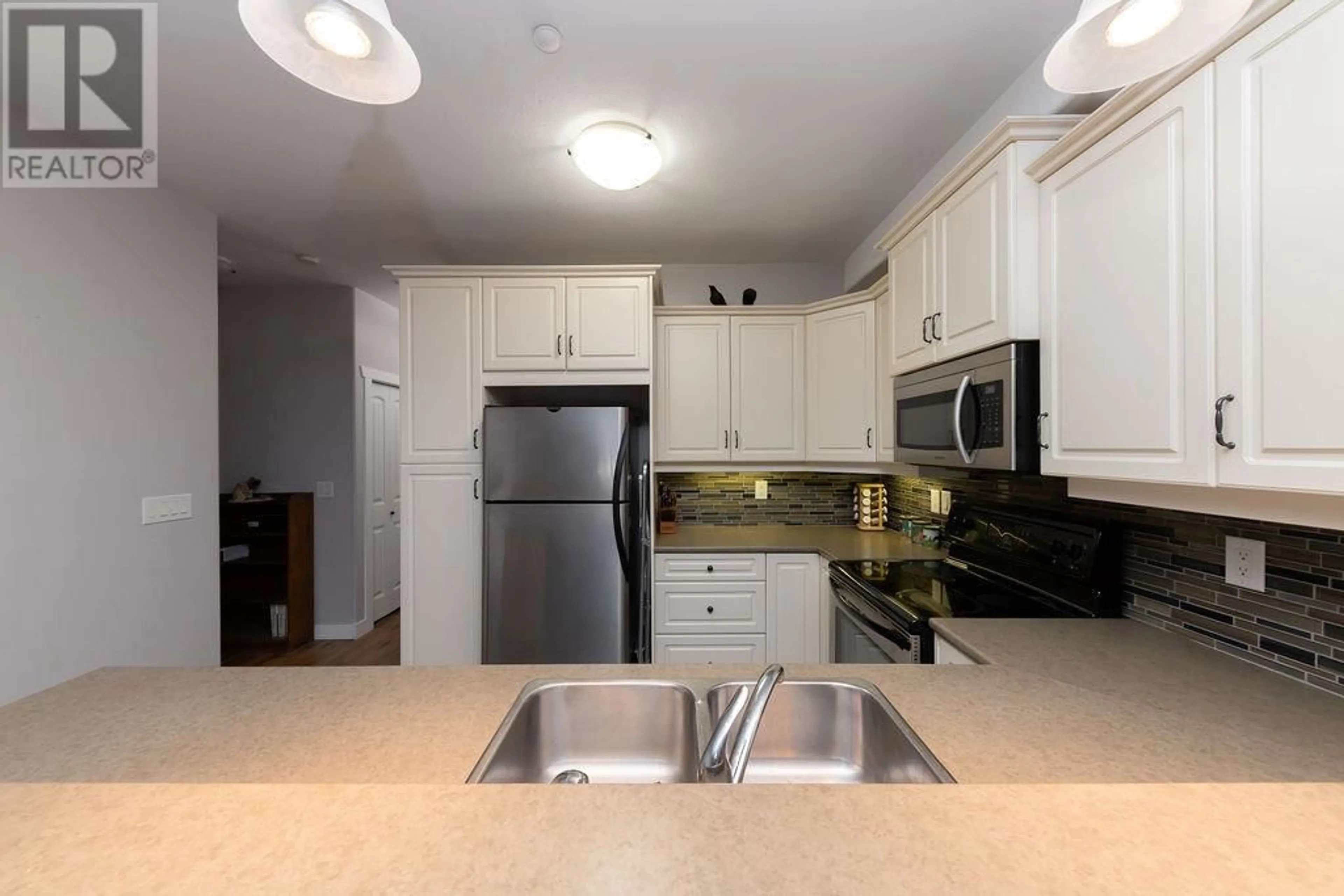 Standard kitchen, unknown for 111 - 550 LORNE STREET, Kamloops British Columbia V2C1W3