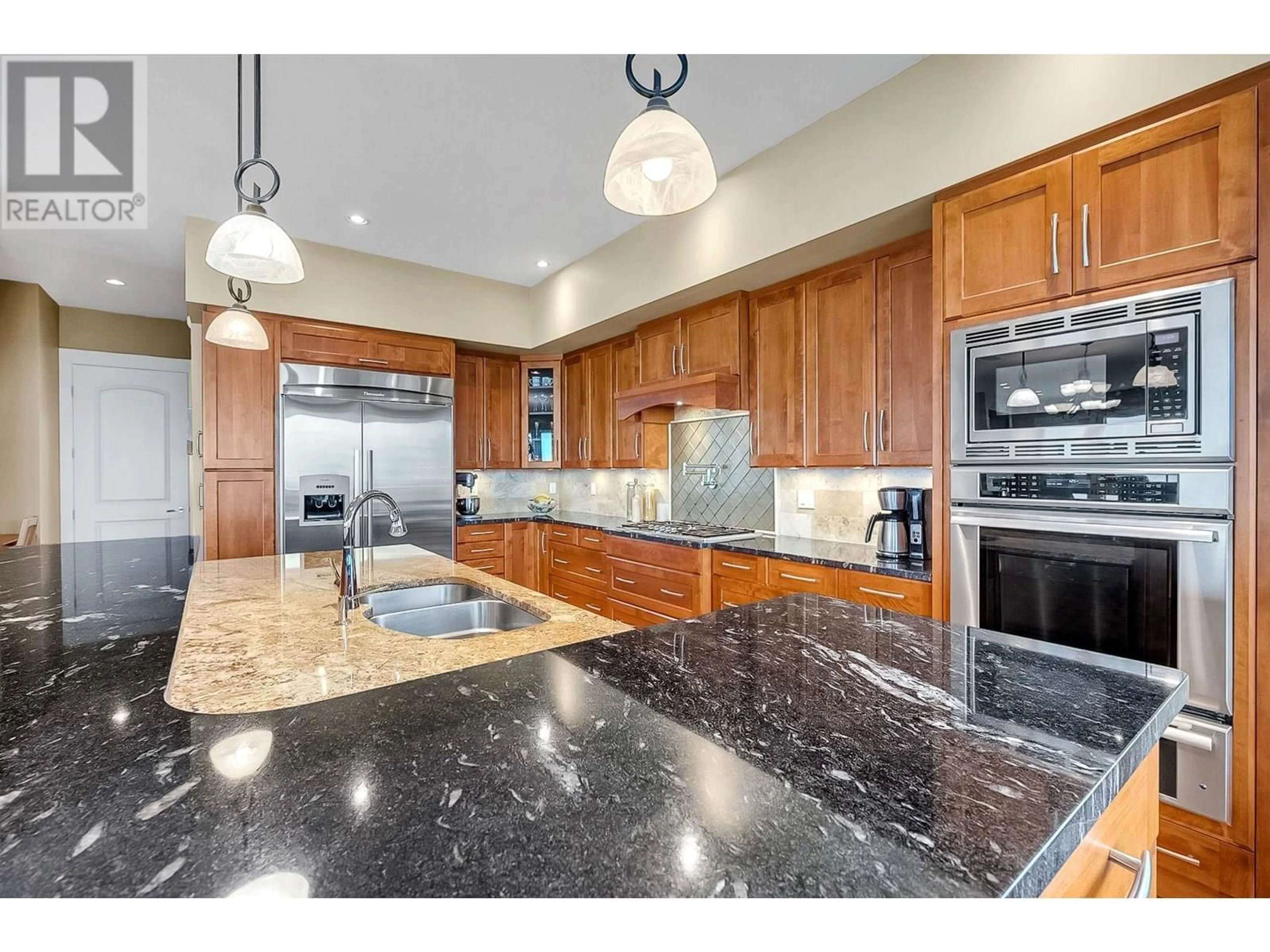 Open concept kitchen, ceramic/tile floor for 1760 CHEAKAMUS DRIVE, Kamloops British Columbia V2E2T6