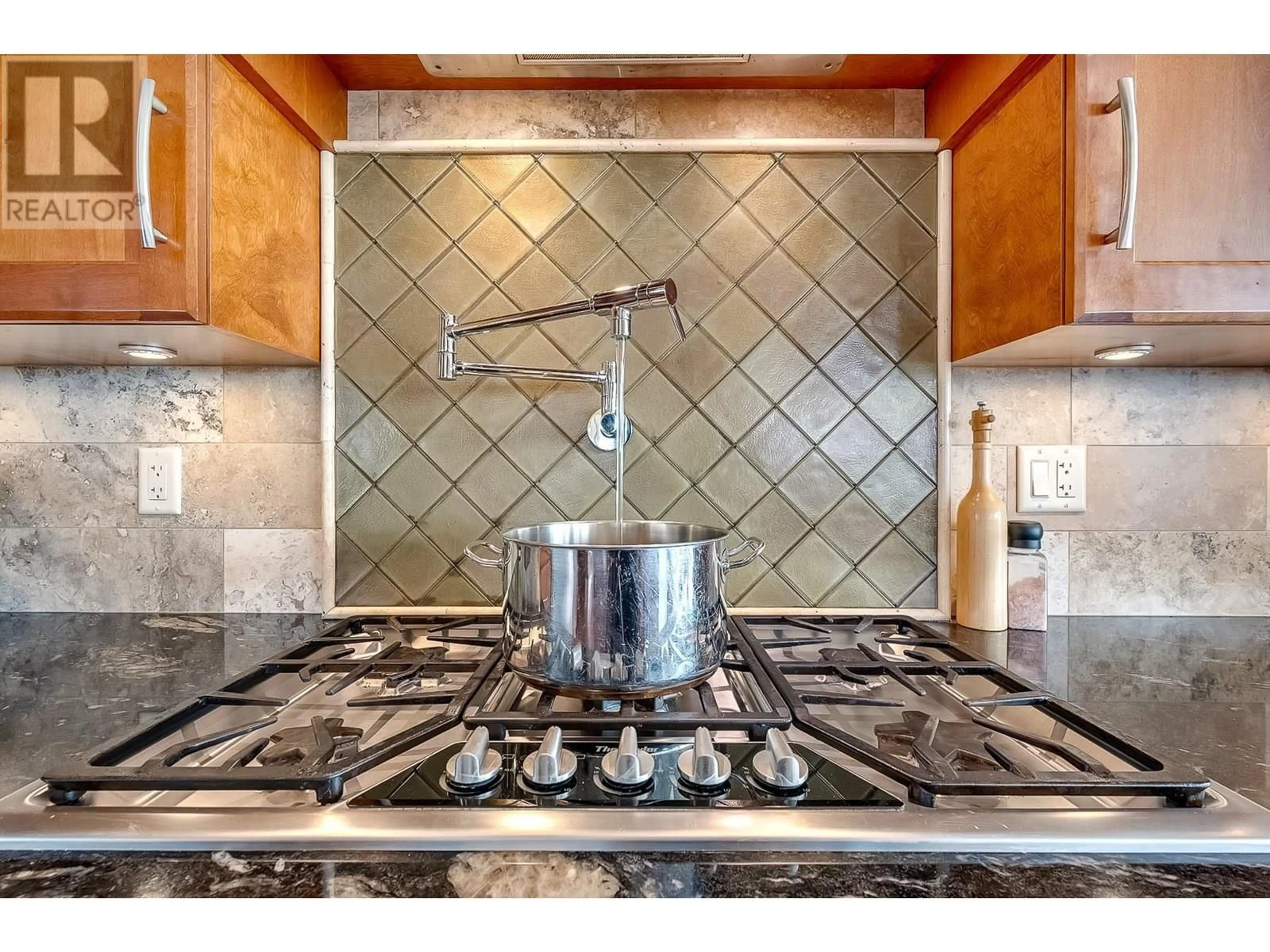 Contemporary kitchen, ceramic/tile floor for 1760 CHEAKAMUS DRIVE, Kamloops British Columbia V2E2T6