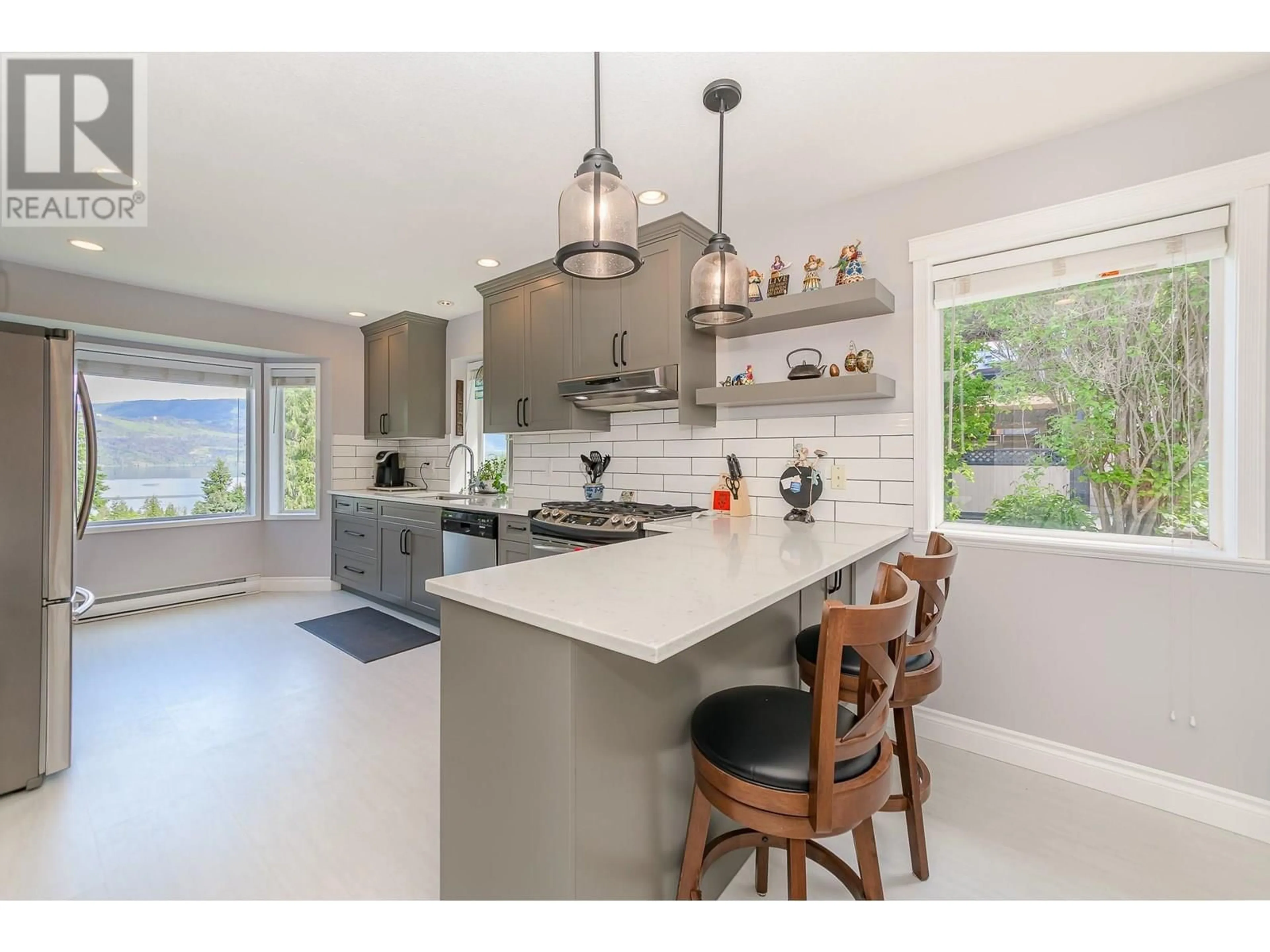 Open concept kitchen, ceramic/tile floor for 2332 MNT TUAM CRESCENT, Sorrento British Columbia V0E2W2