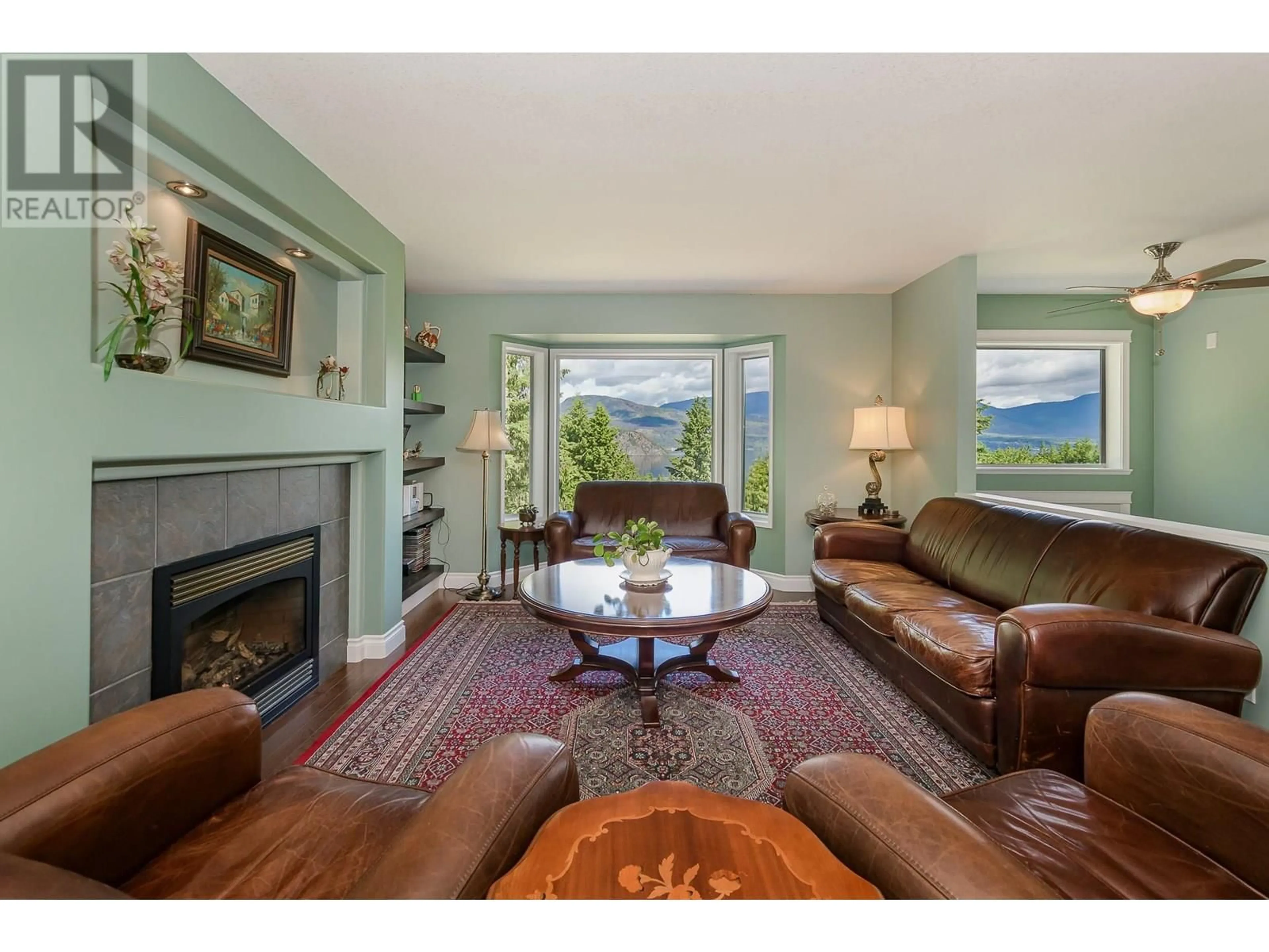 Living room with furniture, unknown for 2332 MNT TUAM CRESCENT, Sorrento British Columbia V0E2W2
