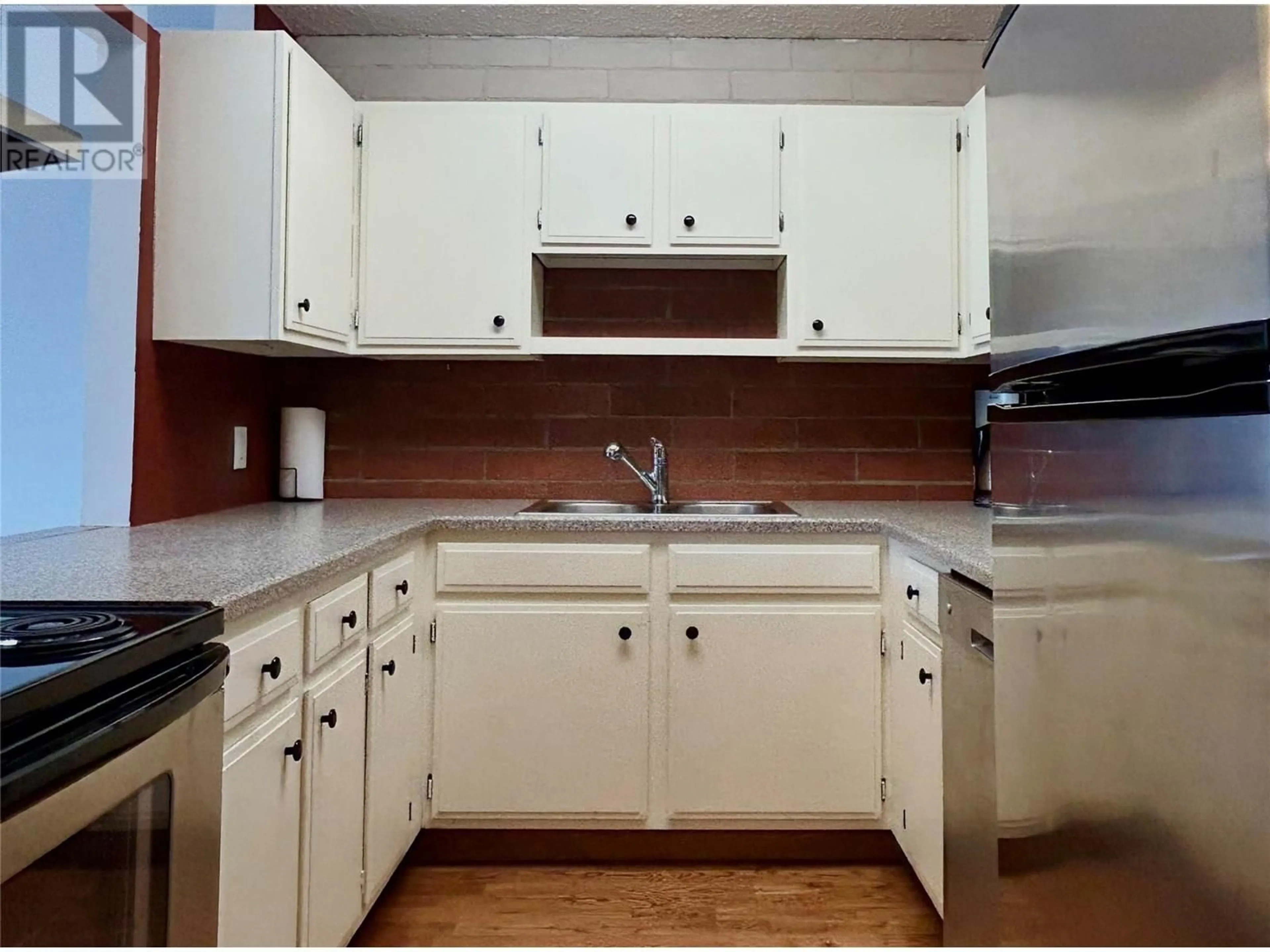Standard kitchen, unknown for 335 - 1665 UFTON COURT, Kelowna British Columbia V1Y8G7