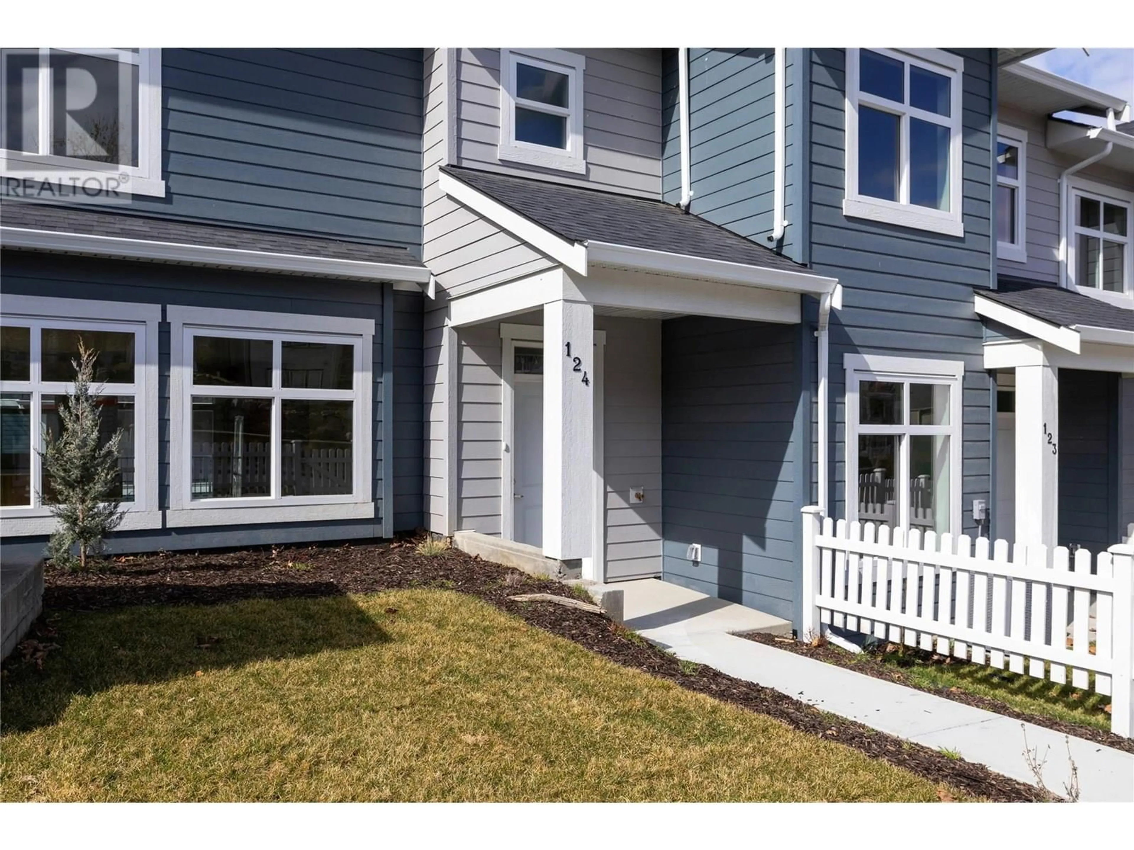 Home with vinyl exterior material, street for 124 - 5300 MAIN STREET, Kelowna British Columbia V1W0C1