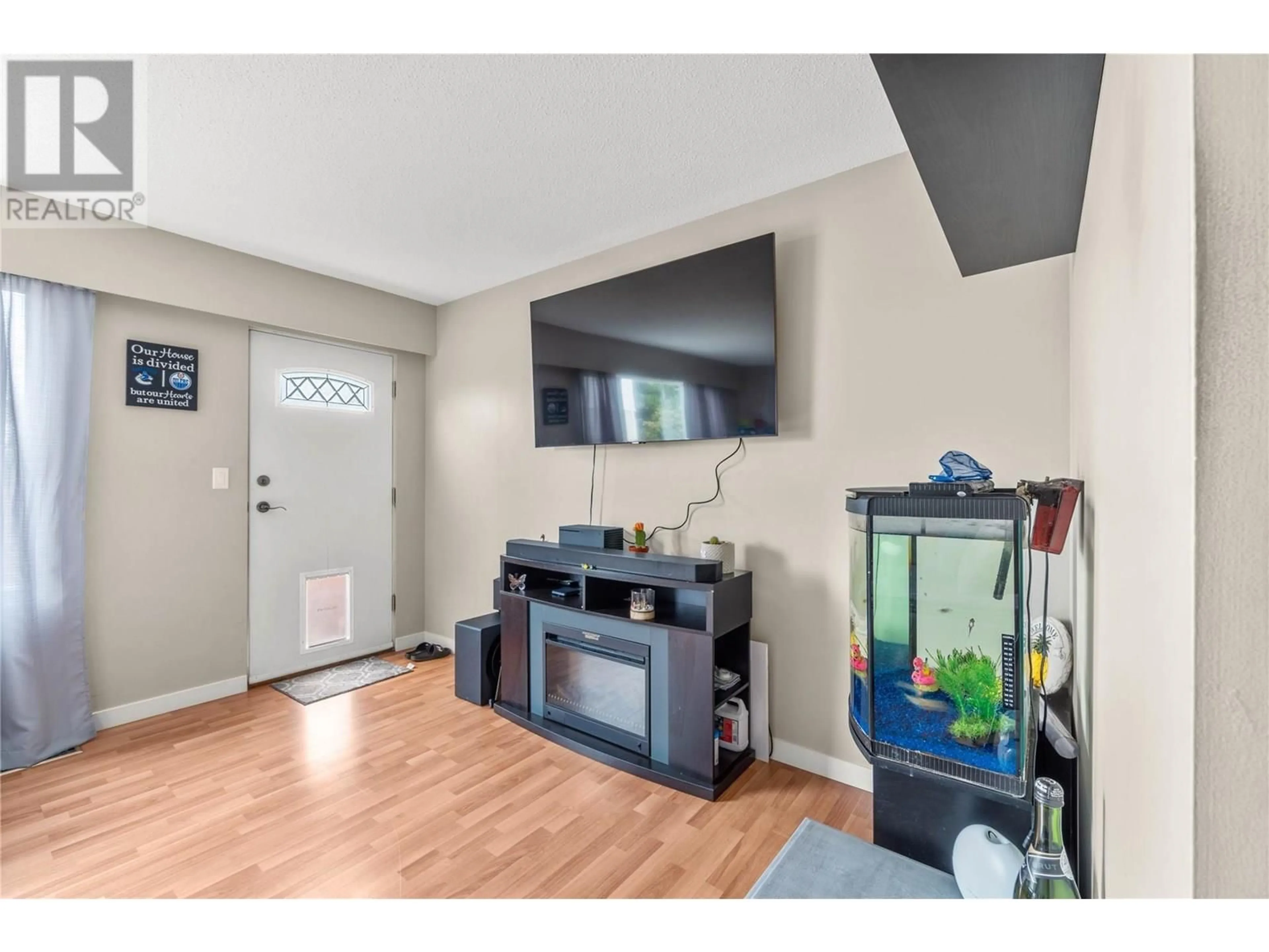 Indoor entryway for 26 - 800 SOUTHILL STREET, Kamloops British Columbia V2B5L8
