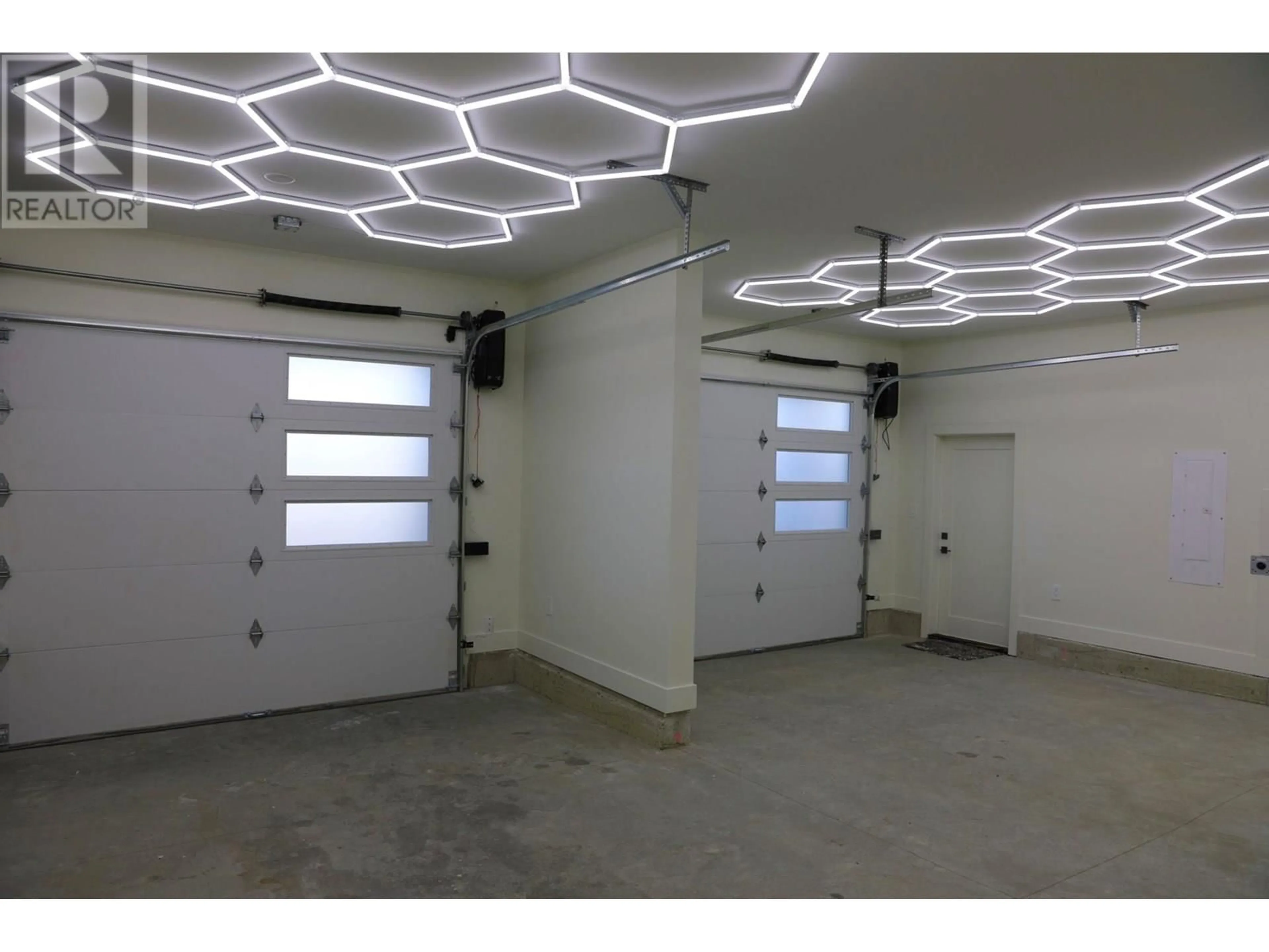 Indoor garage for 3806 TORREY PINES DRIVE, Osoyoos British Columbia V0H1V4