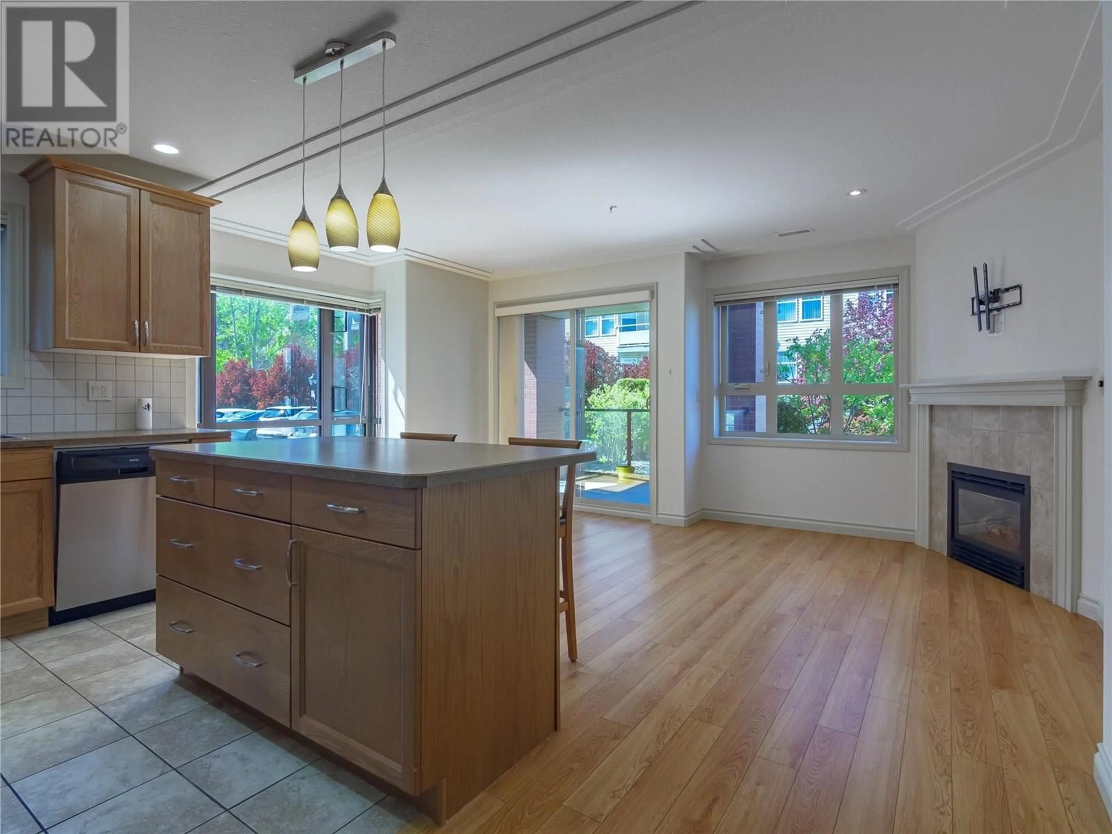 Open concept kitchen, unknown for 101 - 2113 ATKINSON STREET, Penticton British Columbia V2A8R5