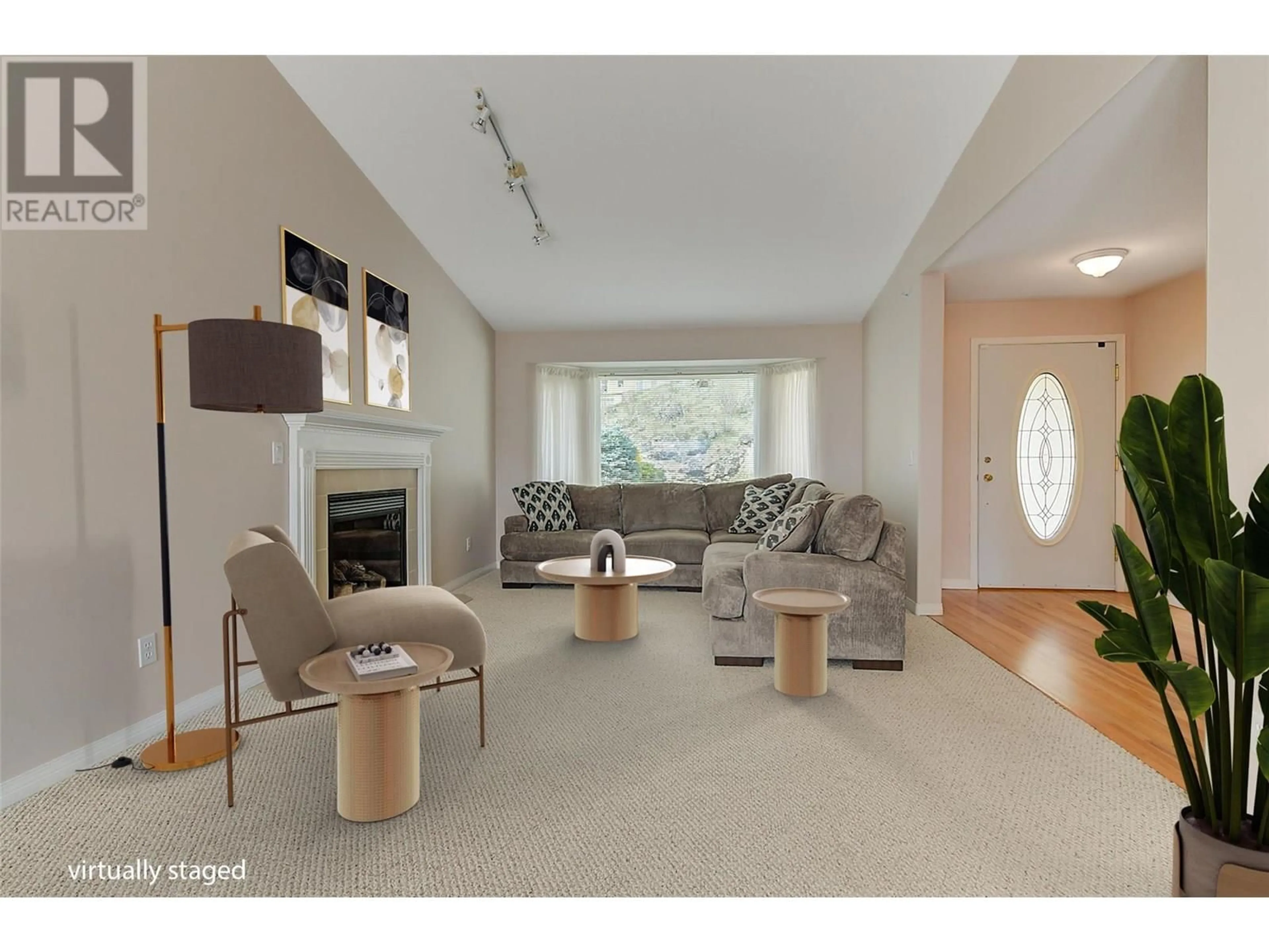 Living room with furniture, unknown for 6267 THOMPSON DRIVE, Peachland British Columbia V0H1X8
