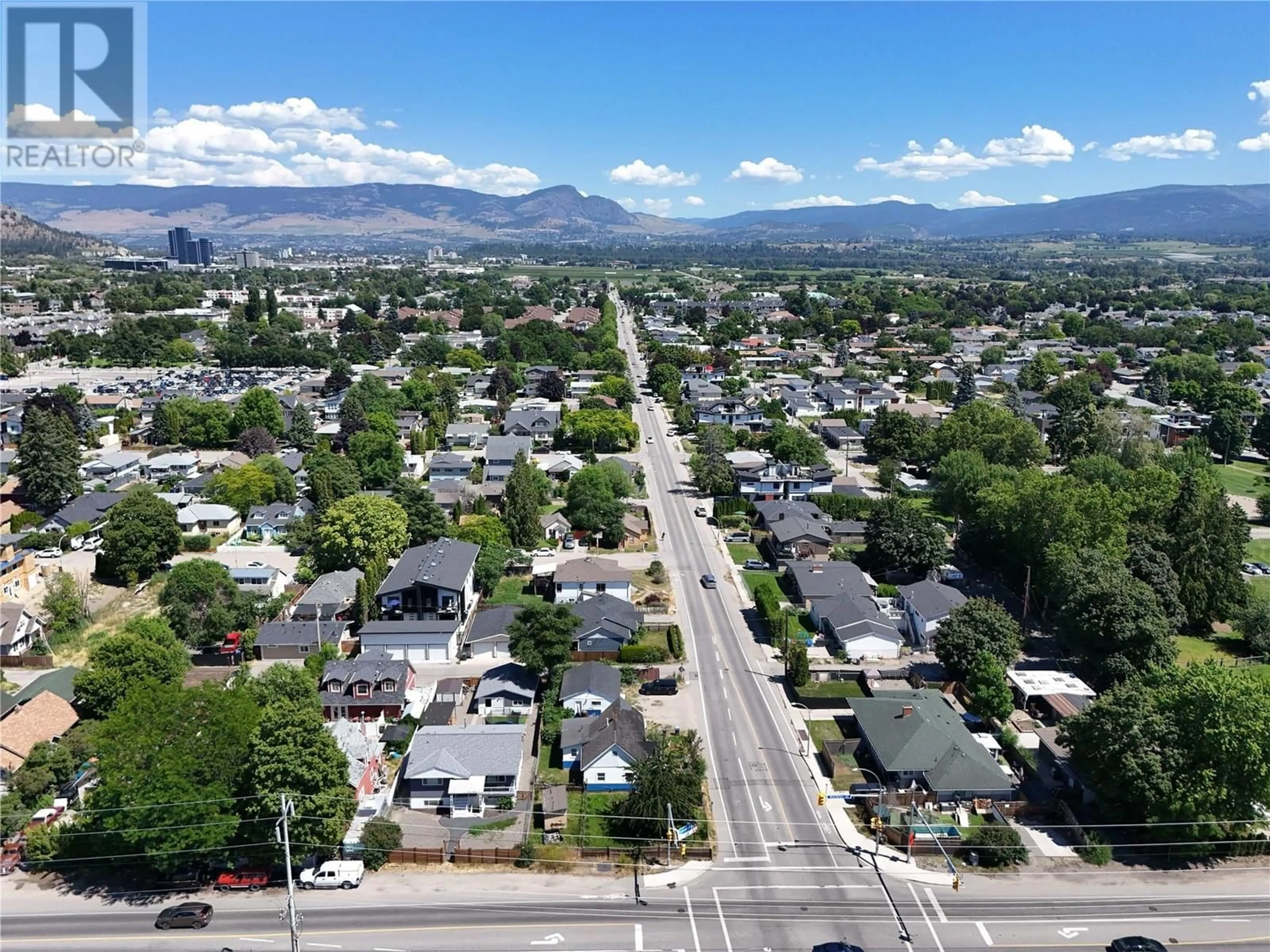 A pic from outside/outdoor area/front of a property/back of a property/a pic from drone, mountain view for 706 ROSE AVENUE, Kelowna British Columbia V1Y5K2