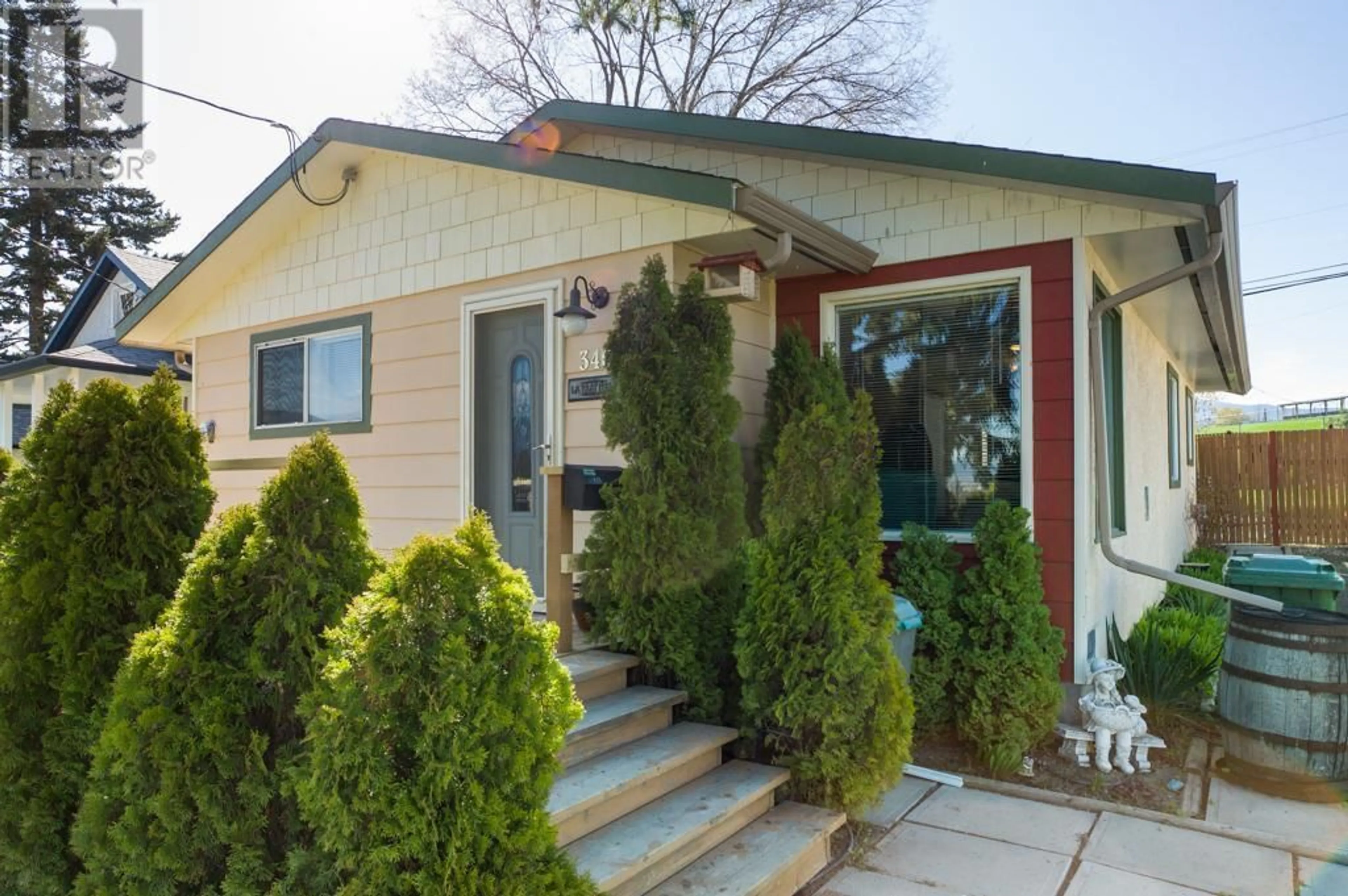 Home with vinyl exterior material, street for 3408 16TH AVENUE, Vernon British Columbia V1T1A8