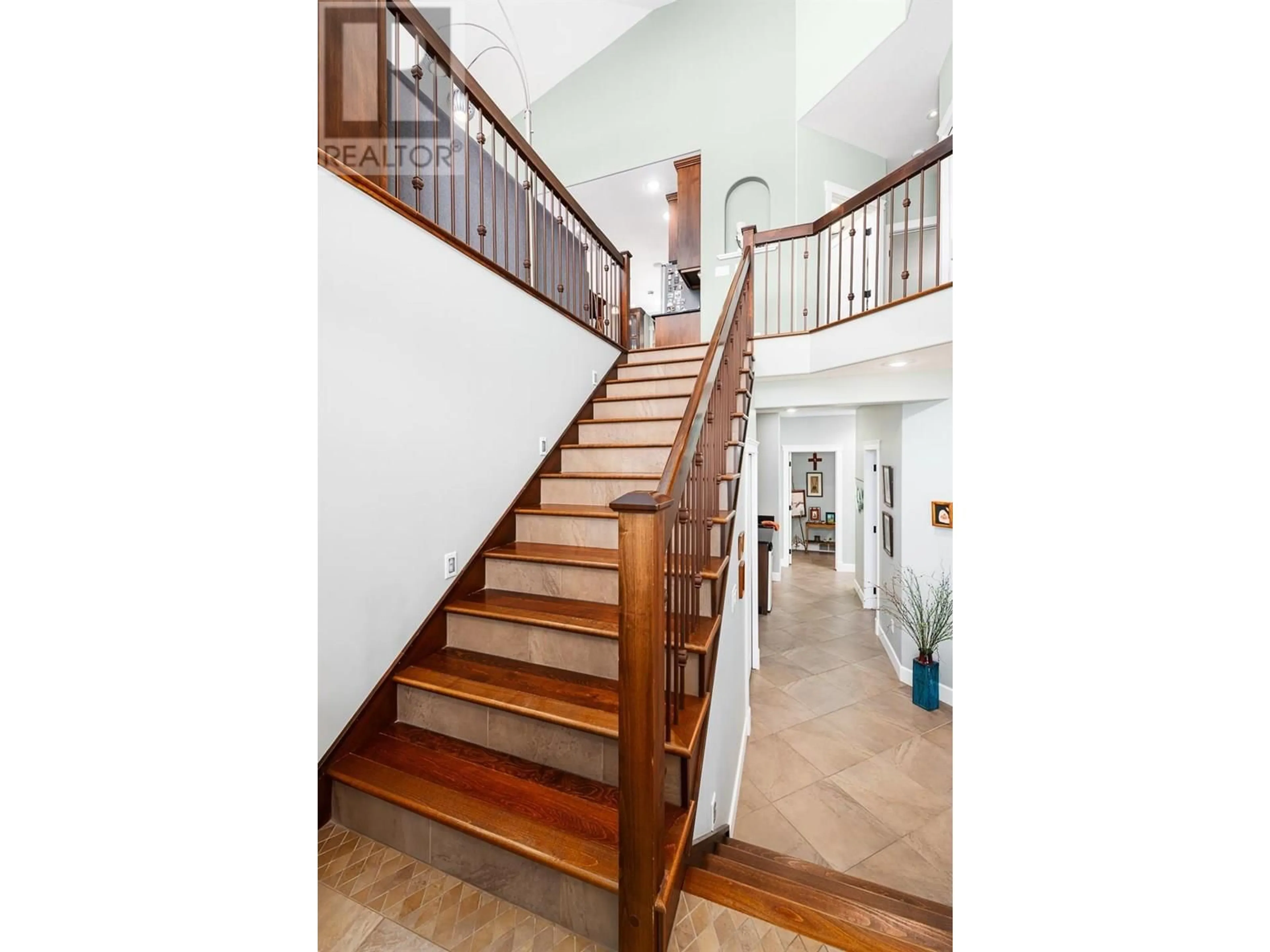 Stairs for 18 - 420 20TH AVENUE NORTH, Creston British Columbia V0B1G5