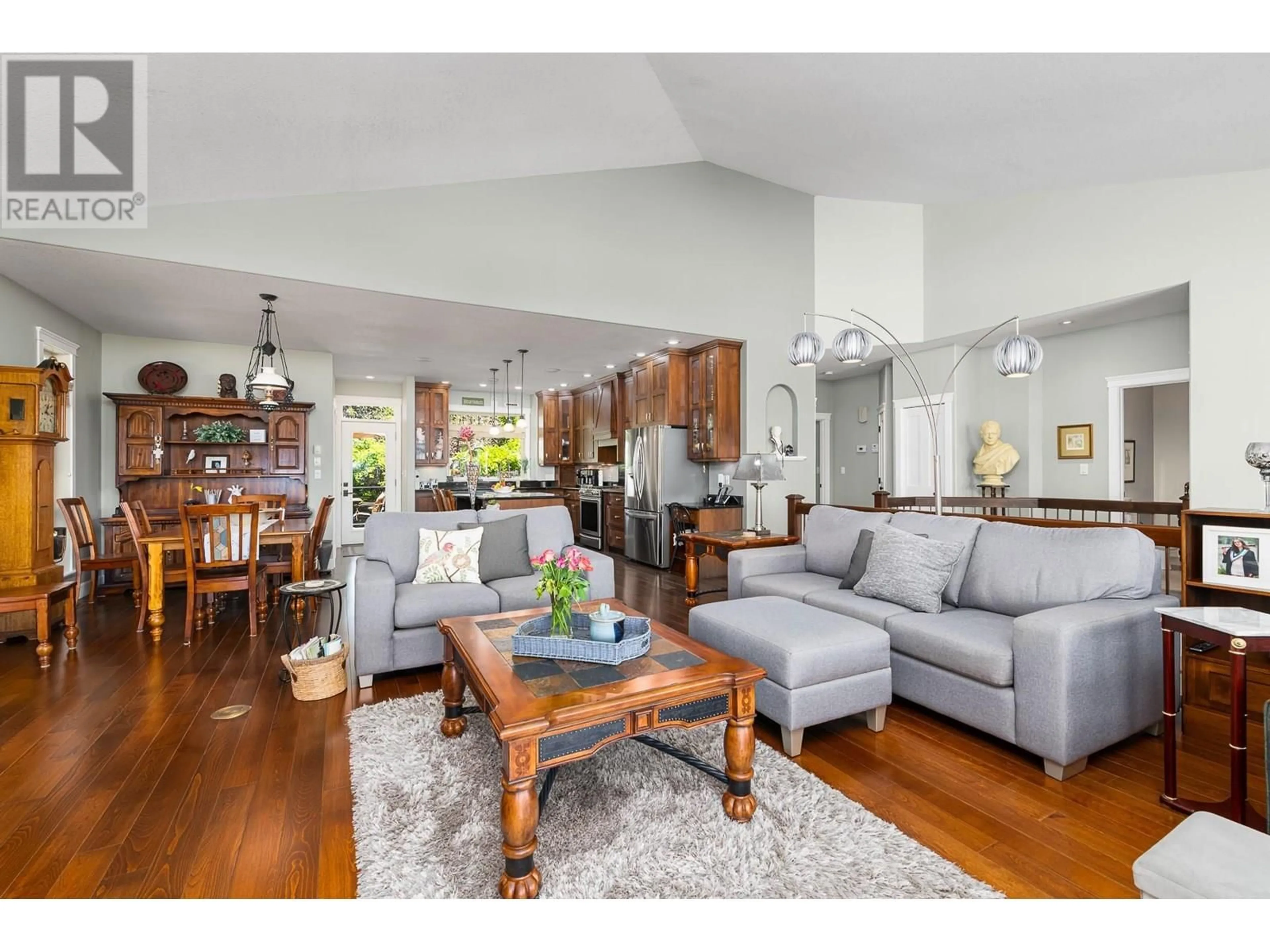 Living room with furniture, wood/laminate floor for 18 - 420 20TH AVENUE NORTH, Creston British Columbia V0B1G5