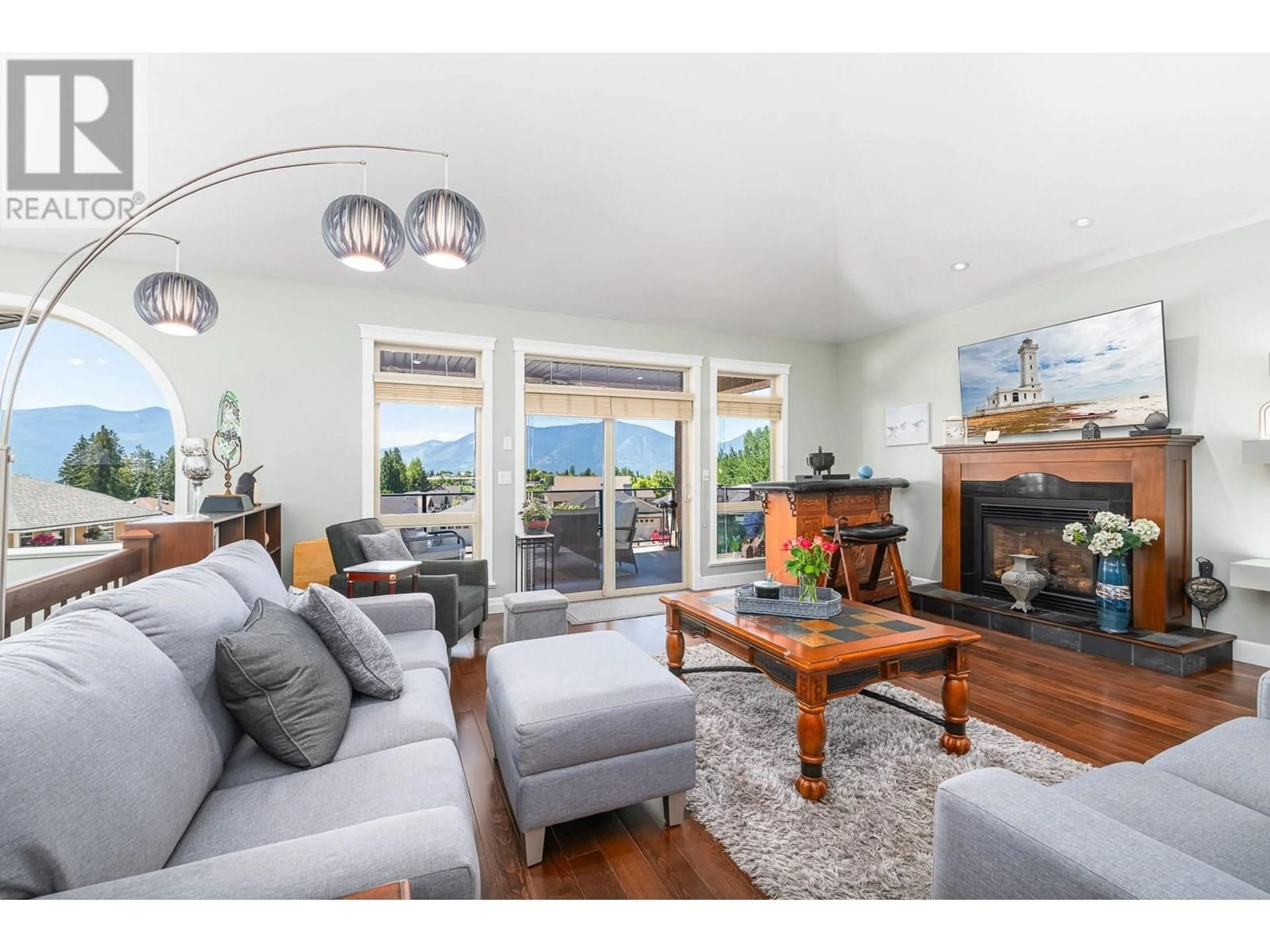 Living room with furniture, wood/laminate floor for 18 - 420 20TH AVENUE NORTH, Creston British Columbia V0B1G5