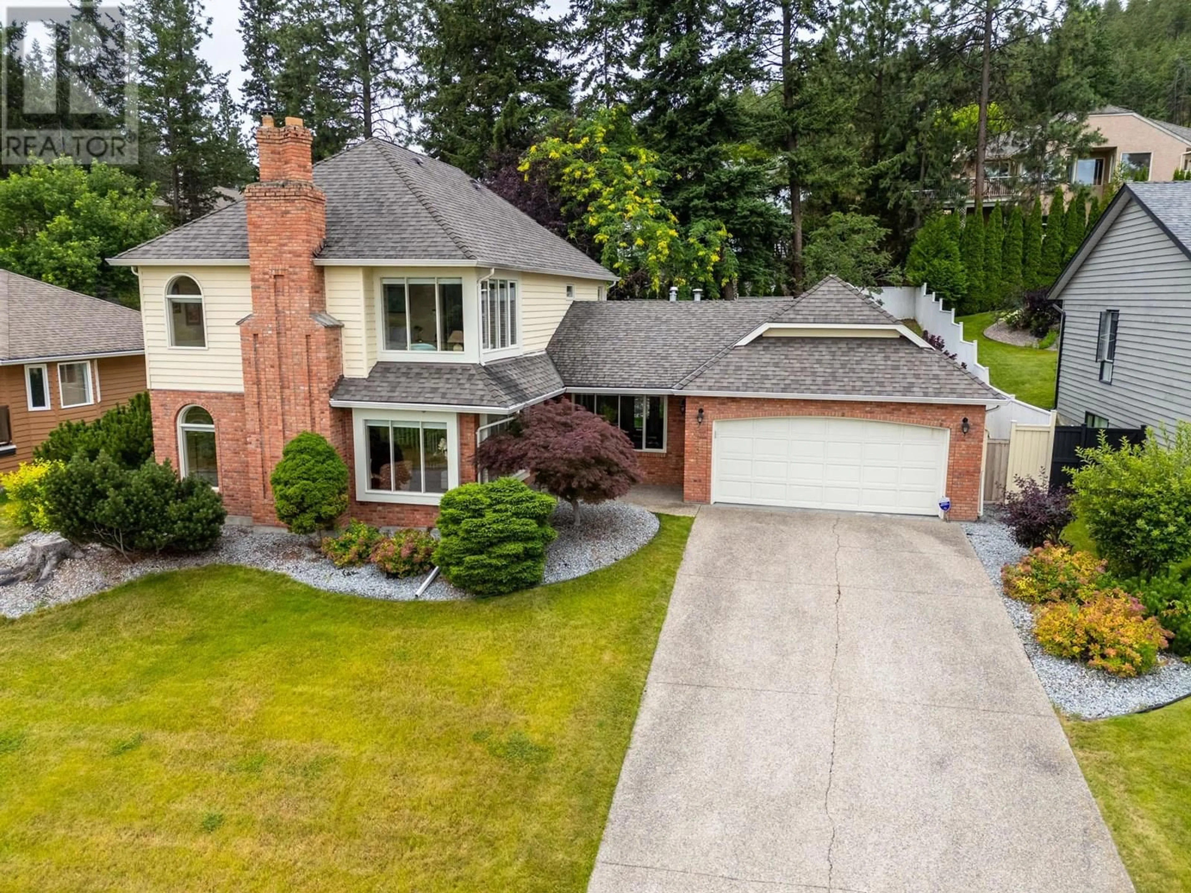 A pic from outside/outdoor area/front of a property/back of a property/a pic from drone, street for 2431 SILVER PLACE, Kelowna British Columbia V1V1M9