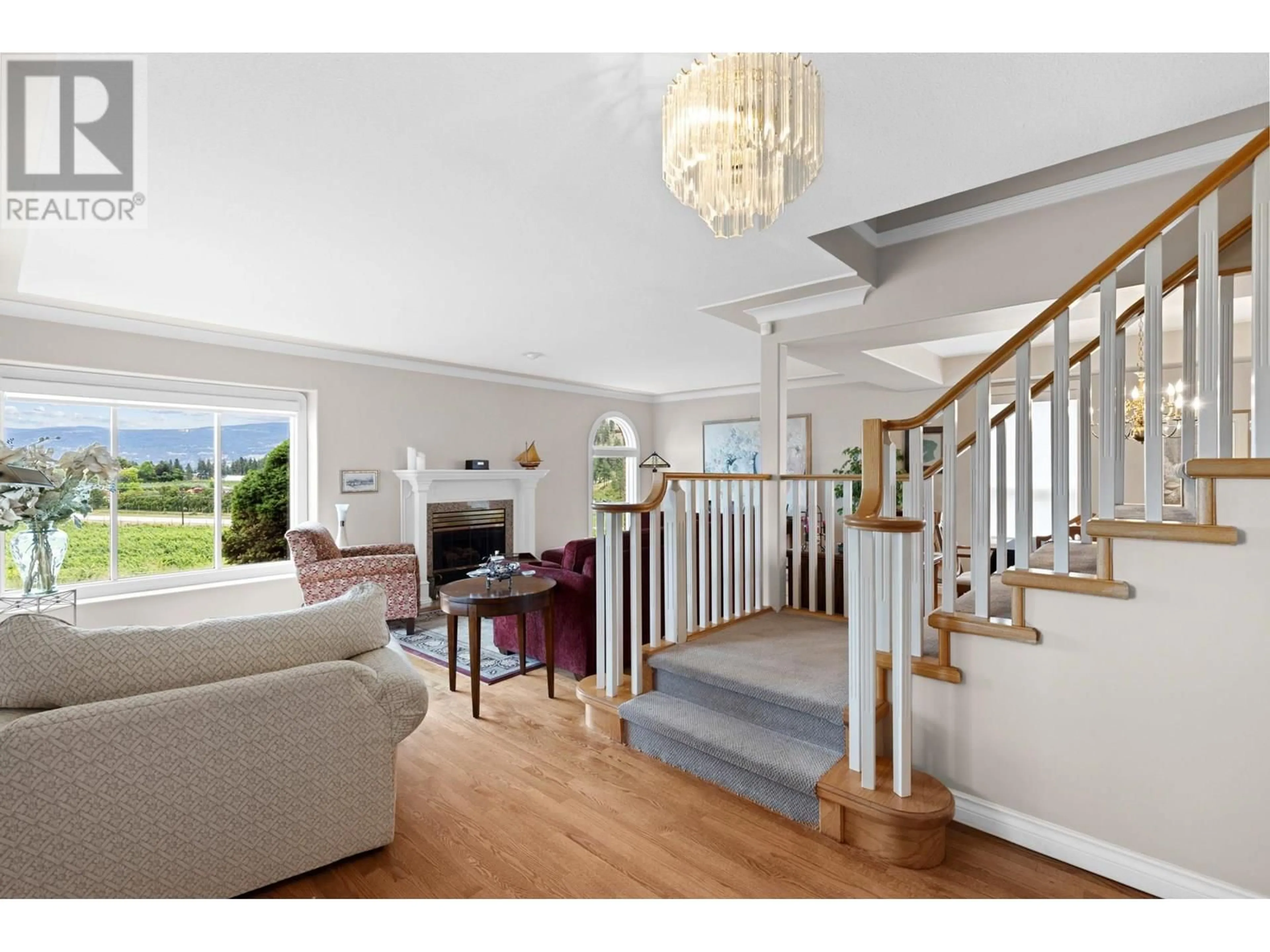 Indoor foyer for 2431 SILVER PLACE, Kelowna British Columbia V1V1M9