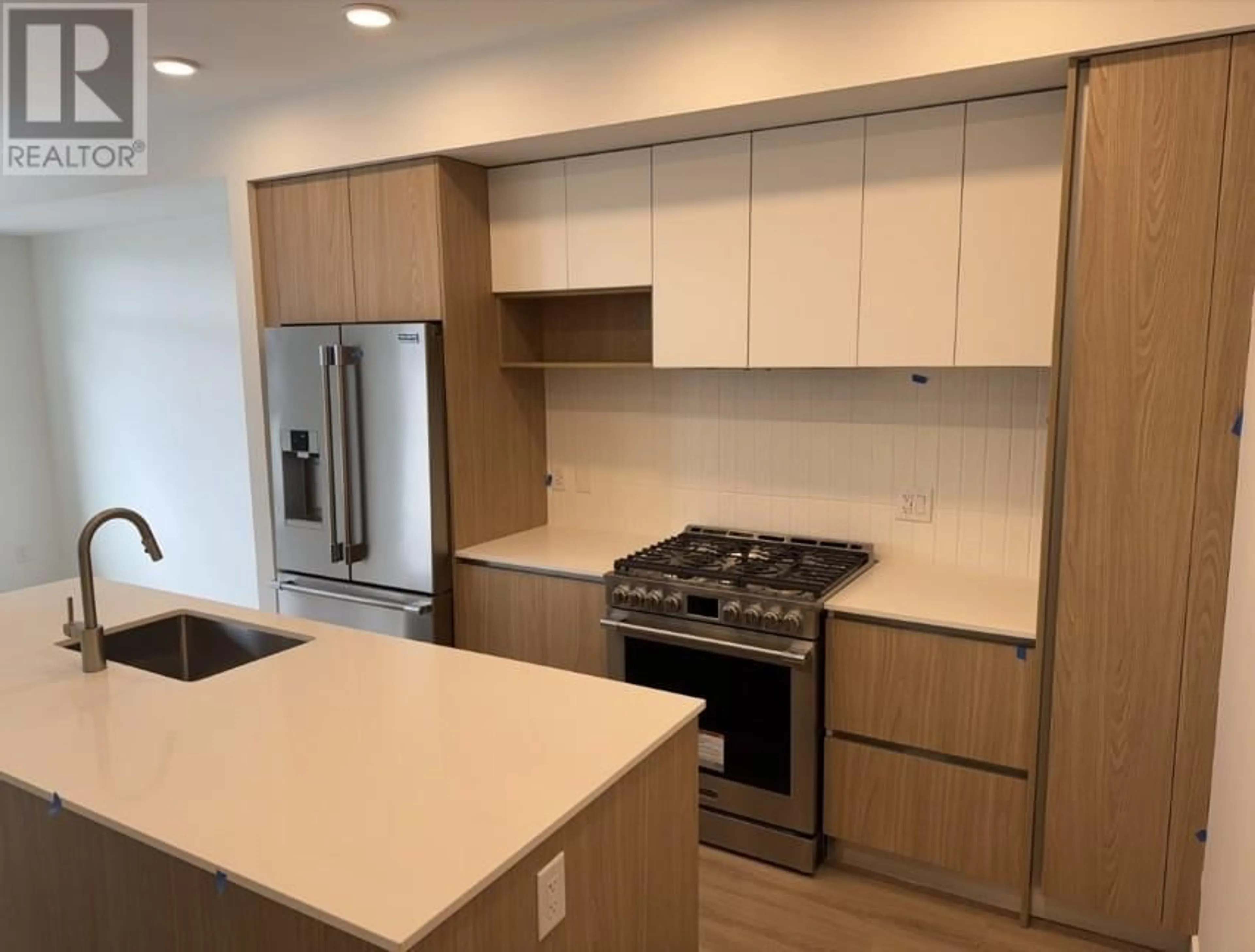 Standard kitchen, unknown for 303 - 2750 OLALLA ROAD, West Kelowna British Columbia V1Z2A9