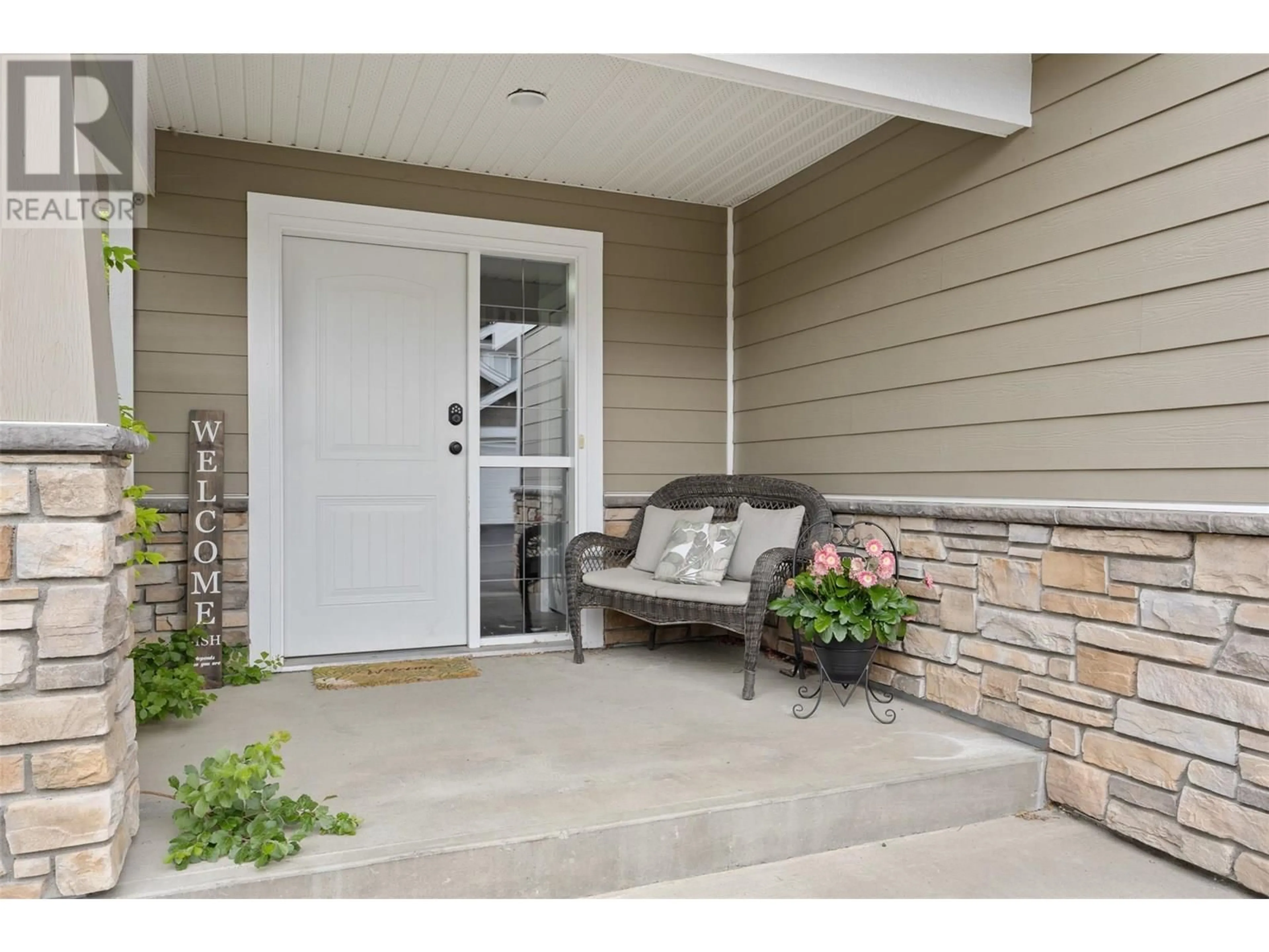Indoor entryway for 16 - 1885 GRASSLANDS BOULEVARD, Kamloops British Columbia V2B0B8