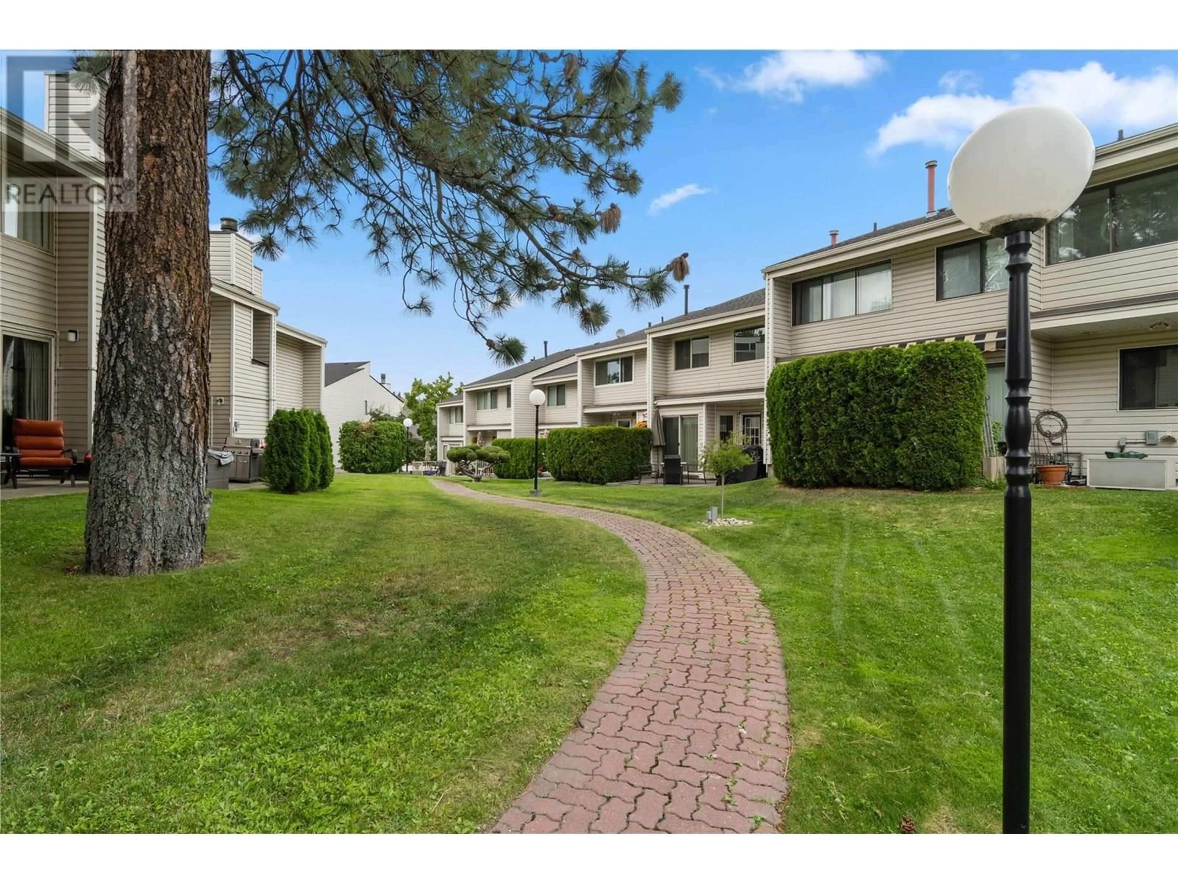 Patio, street for 16 - 931 GLENEAGLES DRIVE, Kamloops British Columbia V2E1K4