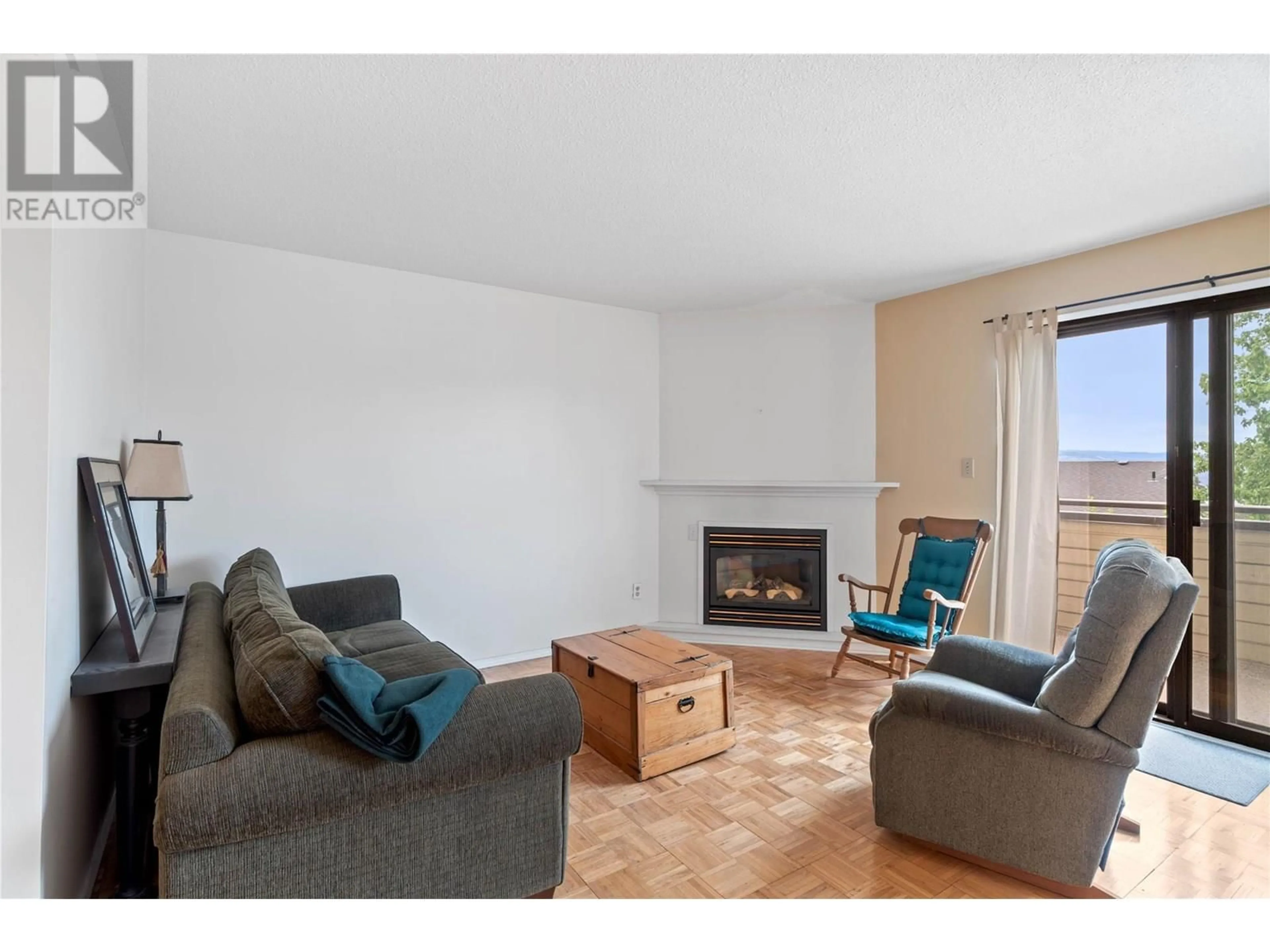 Living room with furniture, wood/laminate floor for 16 - 931 GLENEAGLES DRIVE, Kamloops British Columbia V2E1K4
