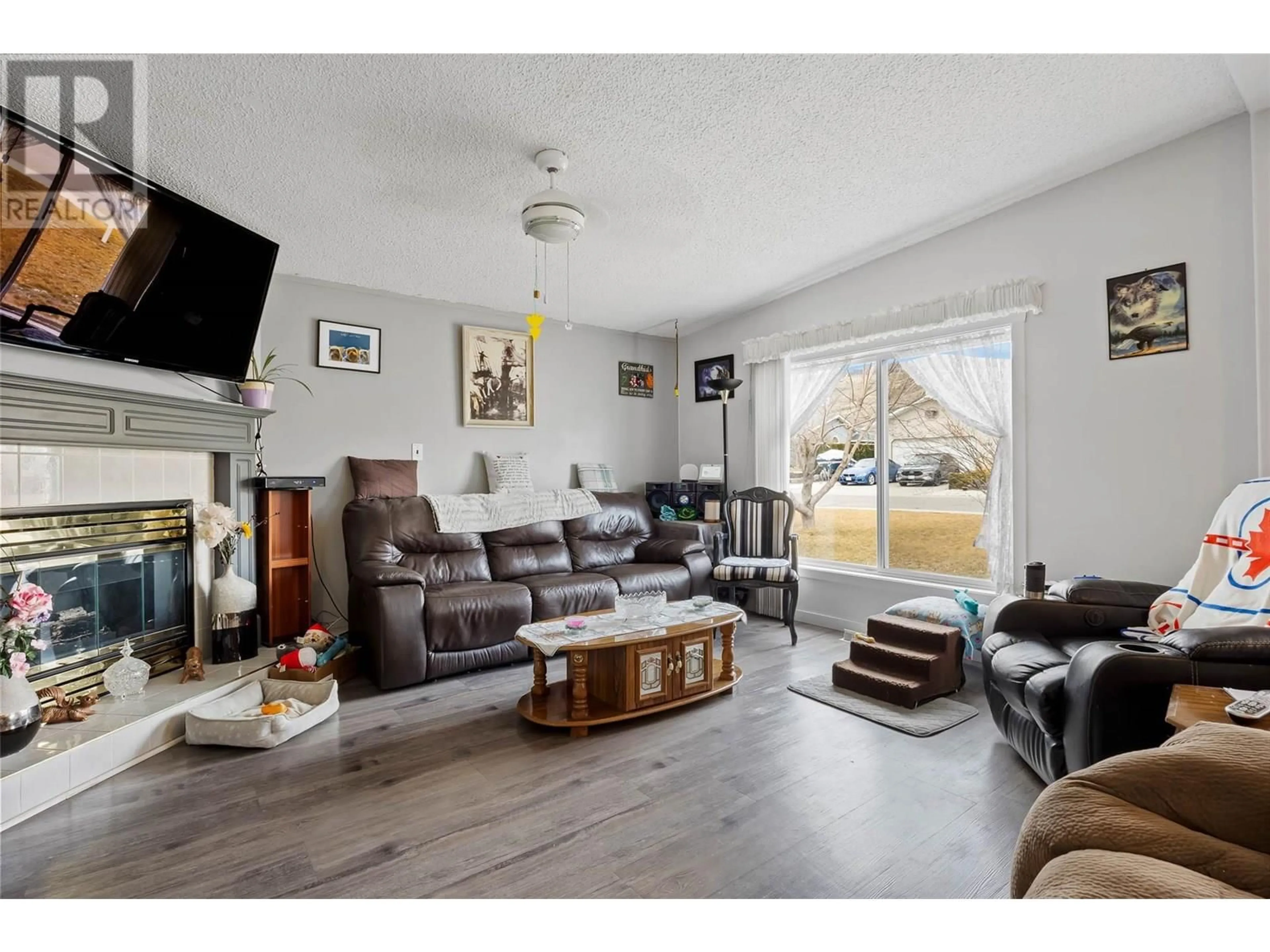 Living room with furniture, wood/laminate floor for 1664 WOODBURN DRIVE, Cache Creek British Columbia V0K1H0
