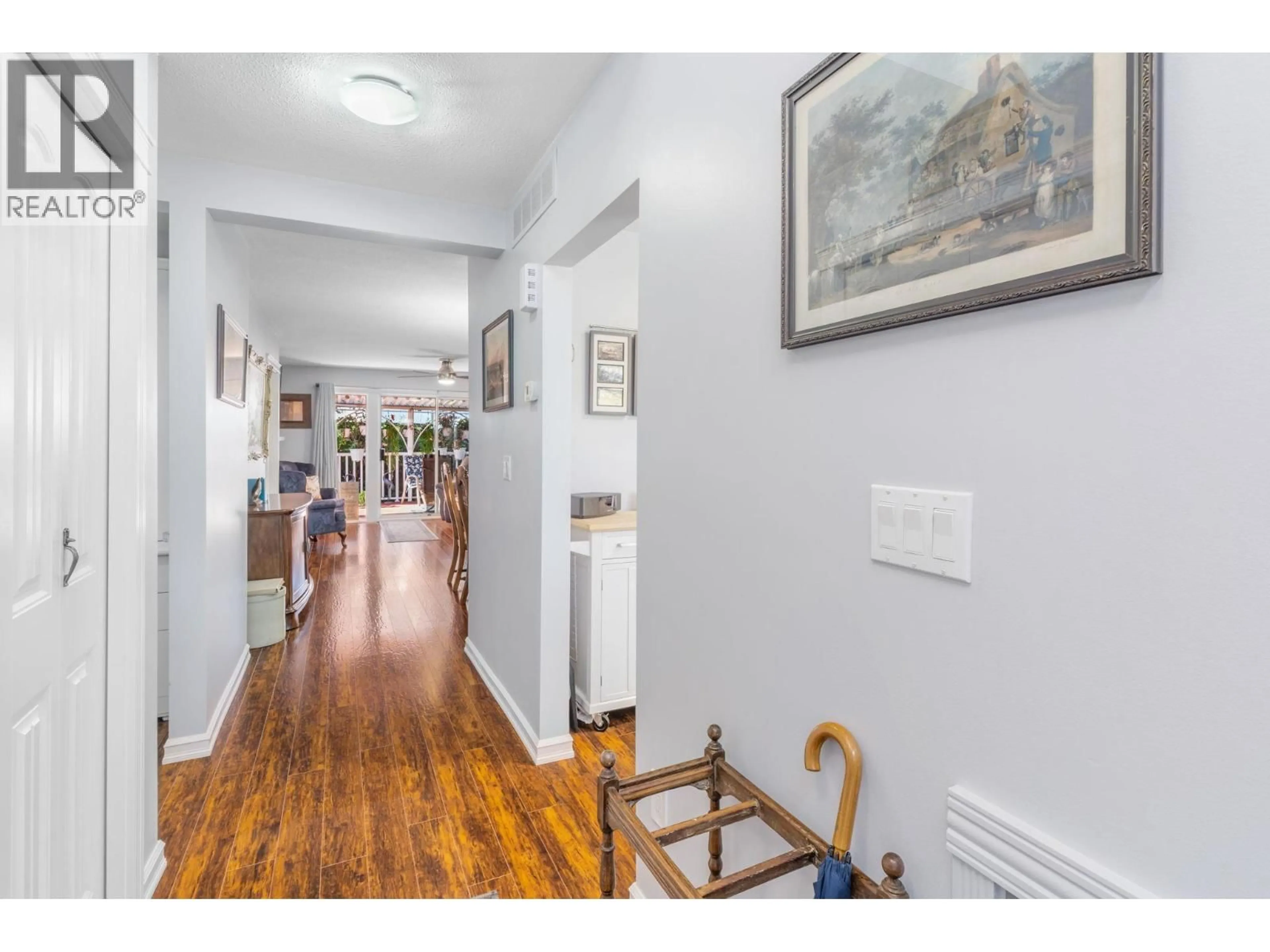 Indoor foyer for 5 - 190 MCINTOSH ROAD, Kelowna British Columbia V1X2C4