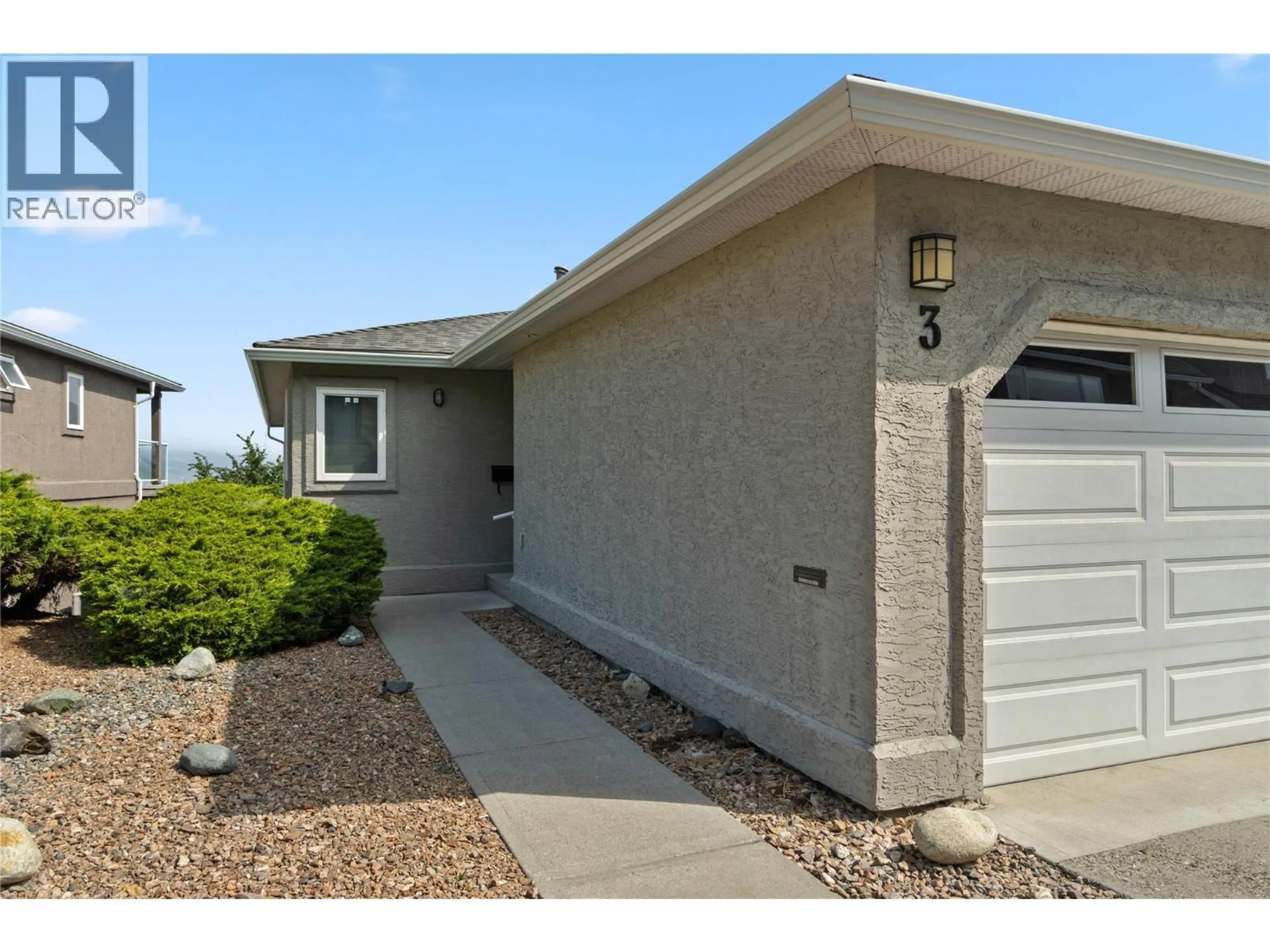 Home with vinyl exterior material, street for 3 - 255 PEMBERTON TERRACE, Kamloops British Columbia V2C6R2