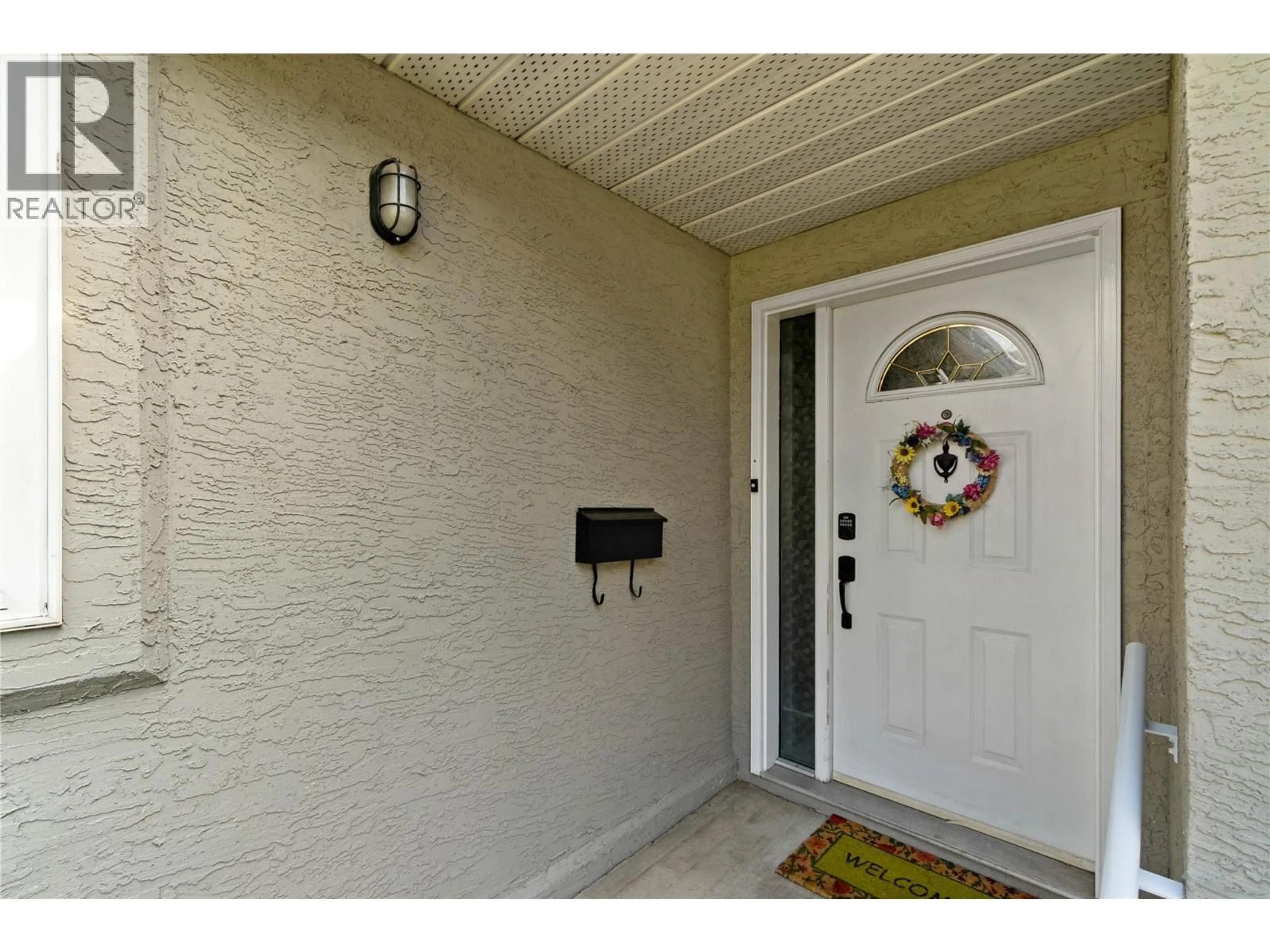 Indoor entryway for 3 - 255 PEMBERTON TERRACE, Kamloops British Columbia V2C6R2
