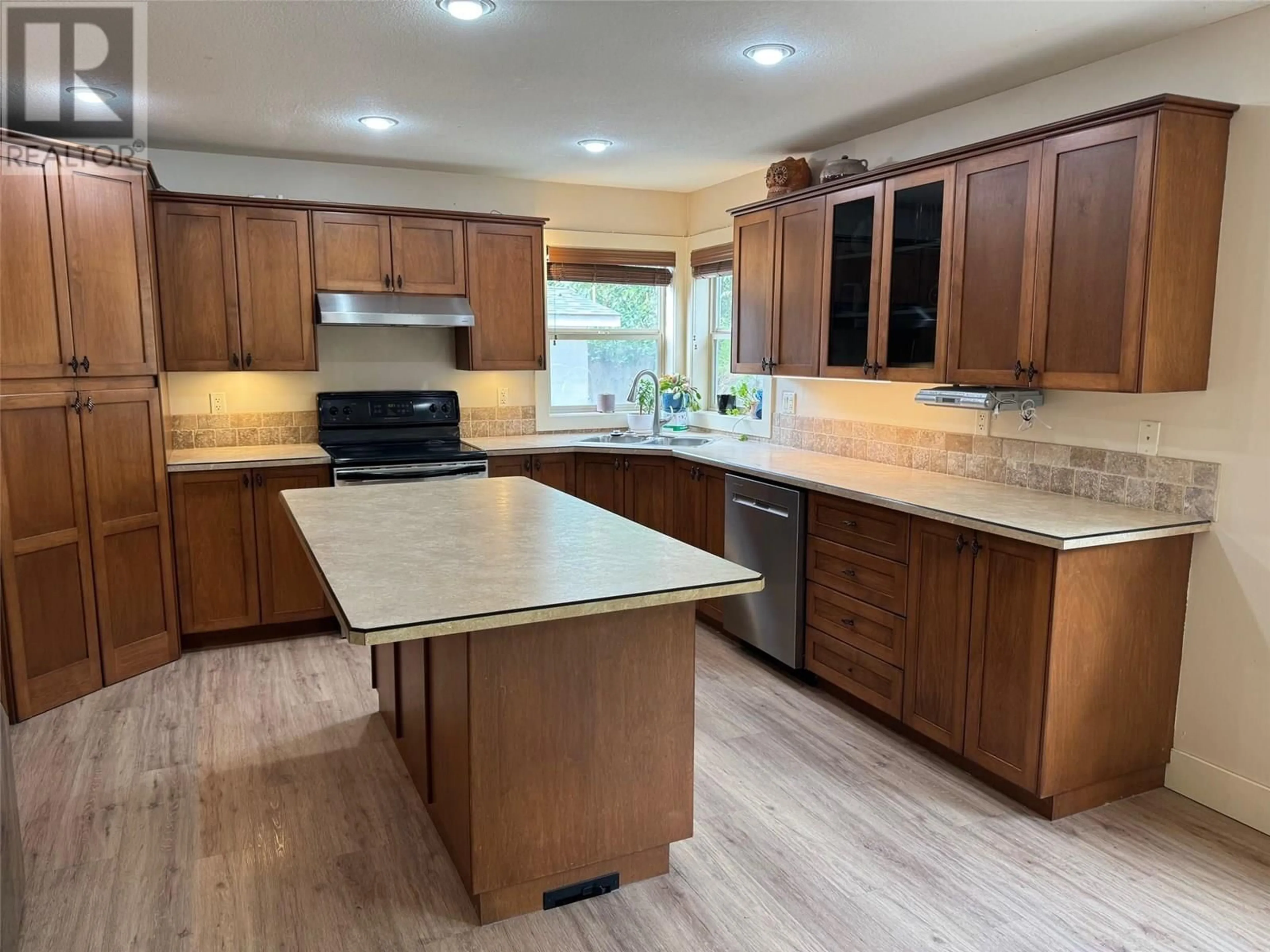 Open concept kitchen, unknown for 1706 GRANDVIEW AVENUE, Lumby British Columbia V0E2G0