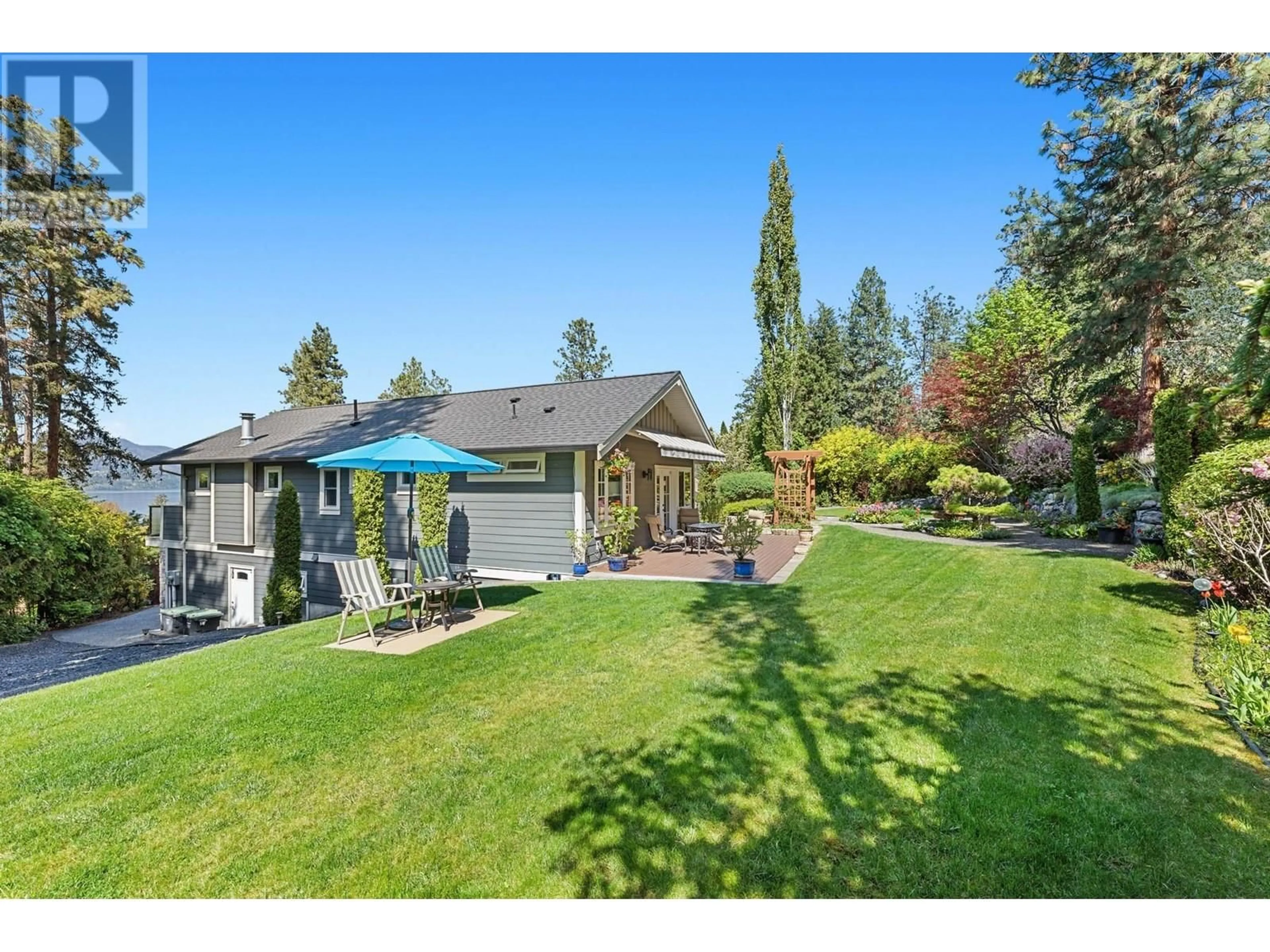 A pic from outside/outdoor area/front of a property/back of a property/a pic from drone, unknown for 5139 LAKESHORE ROAD, Kelowna British Columbia V1W4J1