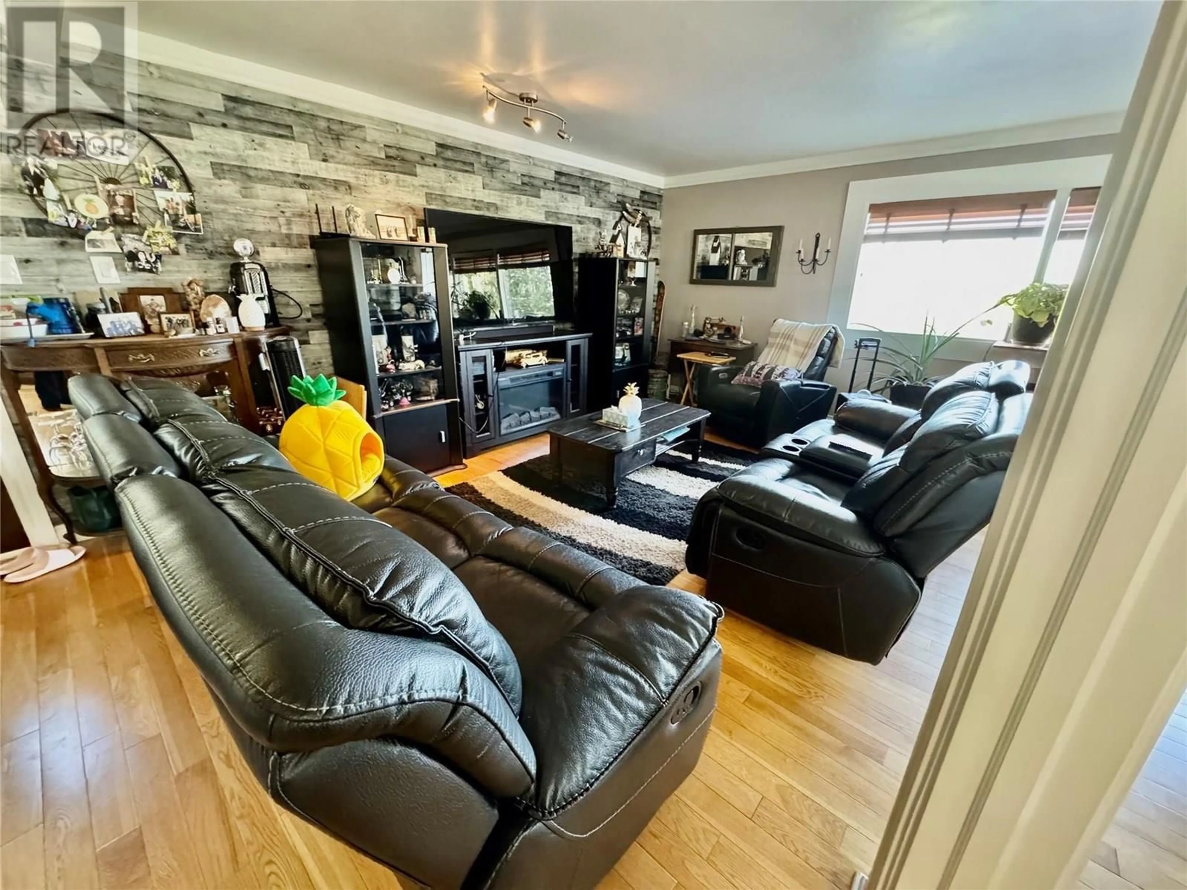 Living room with furniture, unknown for 8839 227 ROAD, Dawson Creek British Columbia V1G5A1