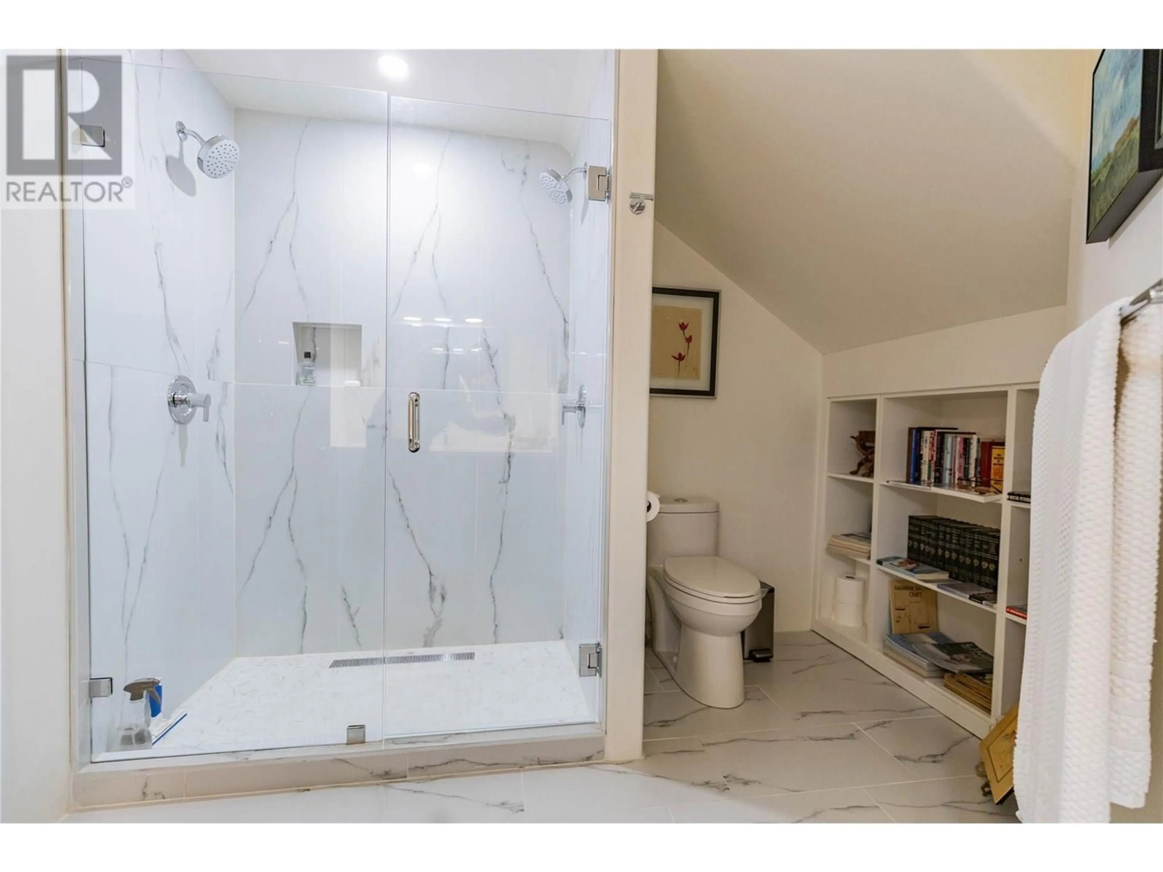 Contemporary bathroom, ceramic/tile floor for 4037 SANTA ROAD, Scotch Creek British Columbia V0E1M5