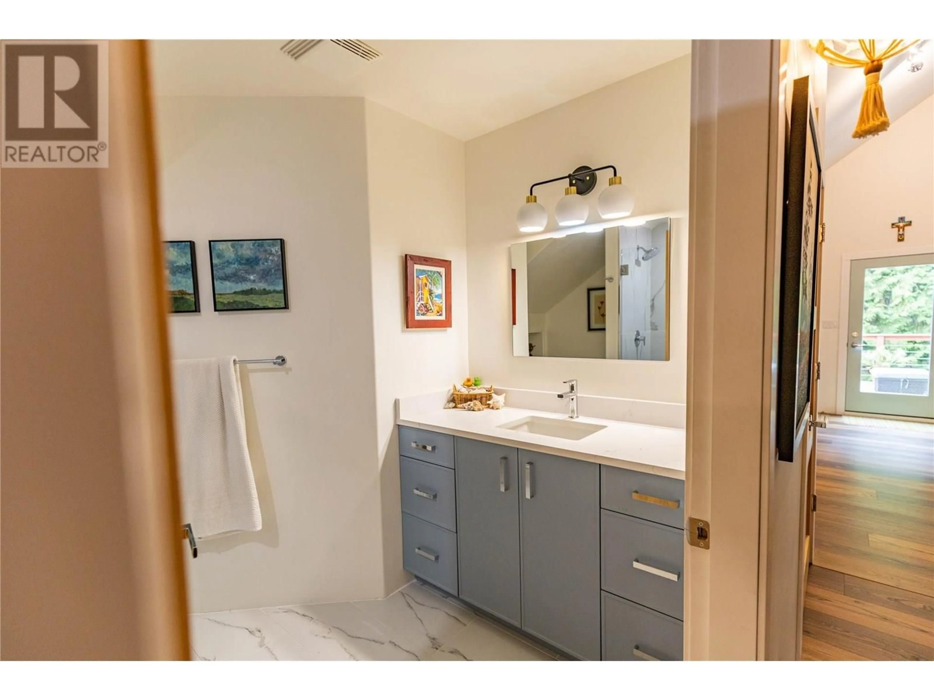 Standard bathroom, ceramic/tile floor for 4037 SANTA ROAD, Scotch Creek British Columbia V0E1M5