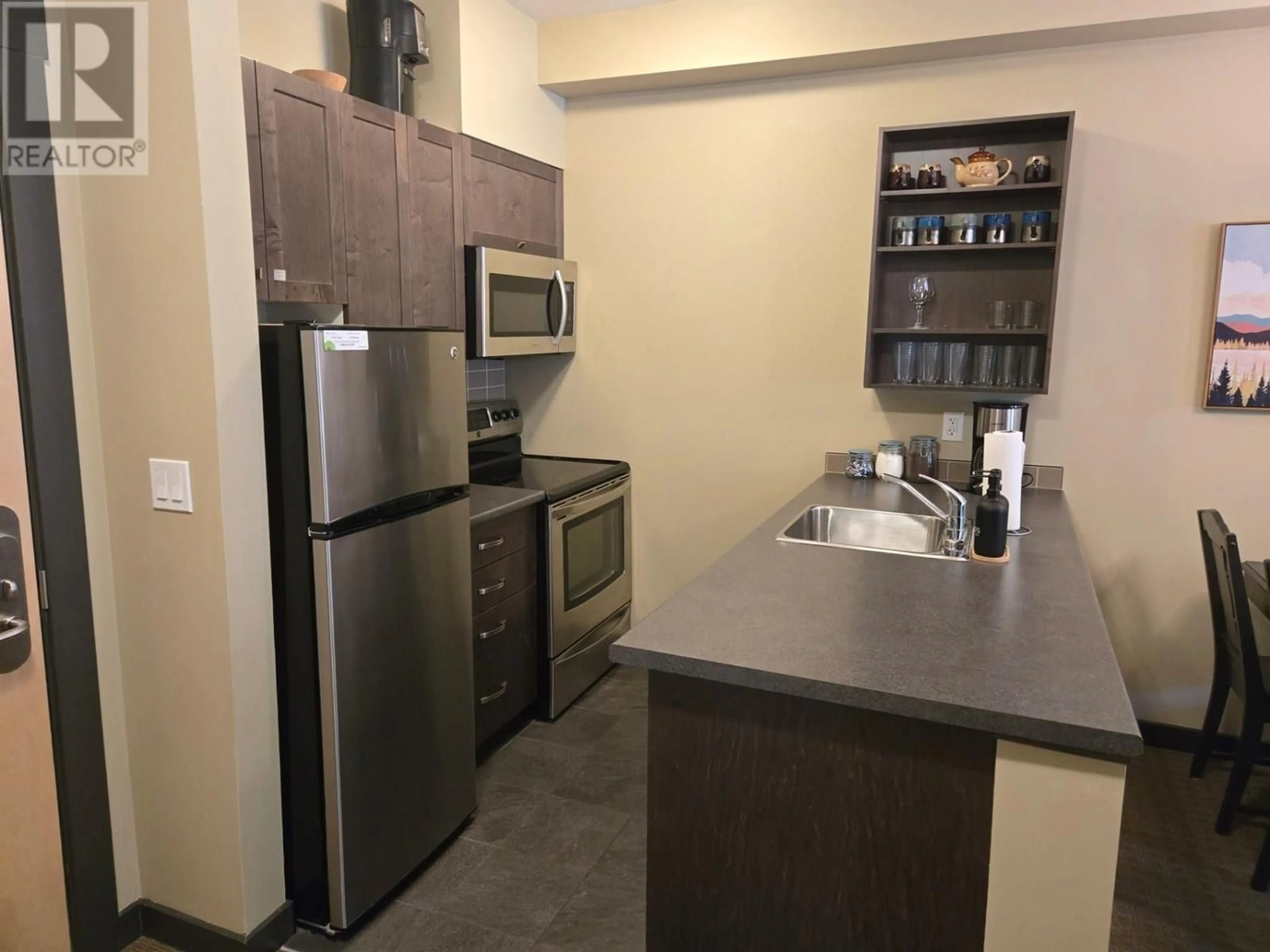 Standard kitchen, unknown for 2064 SUMMIT DRIVE, Panorama British Columbia V0A1T0