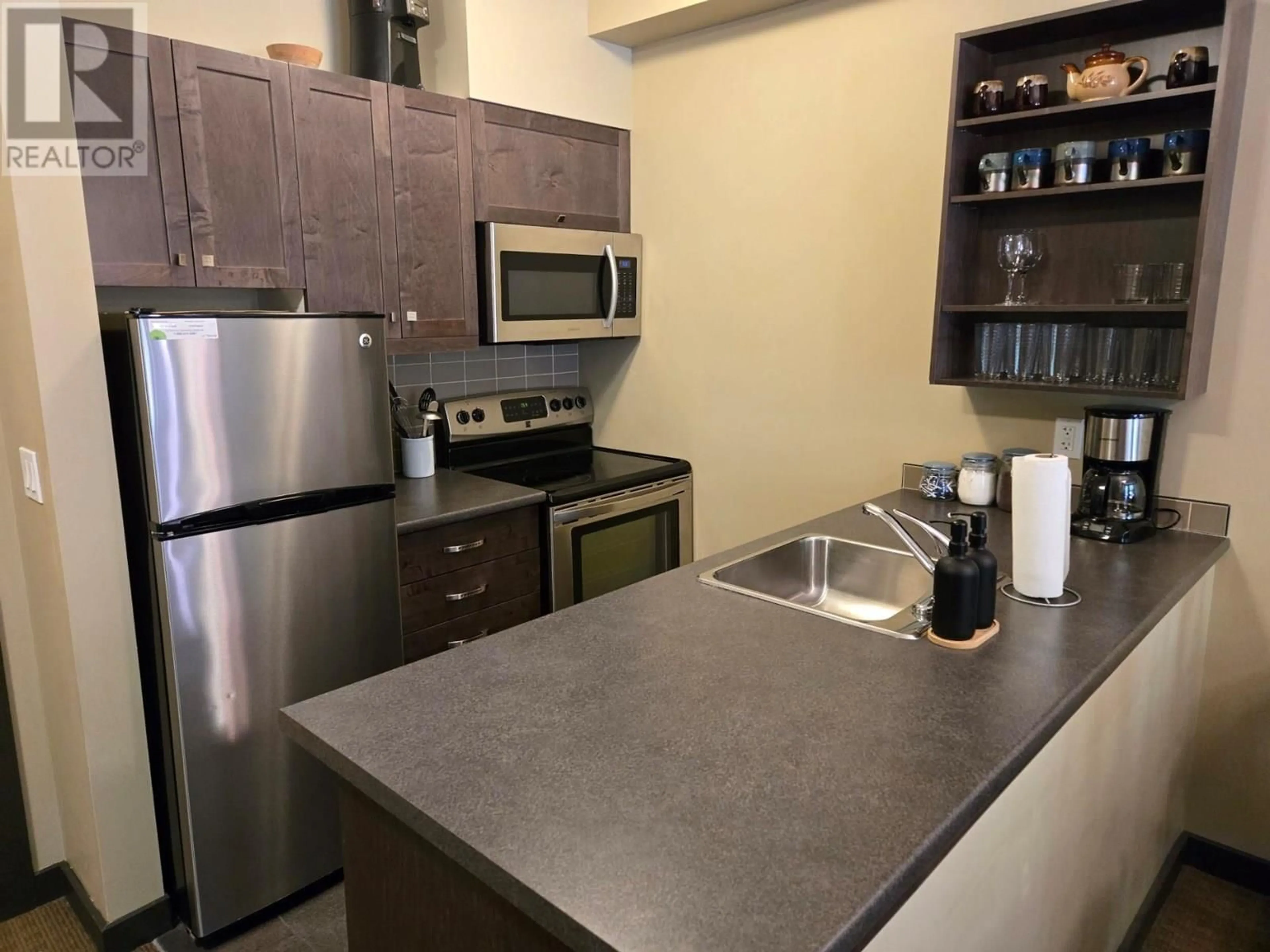 Standard kitchen, unknown for 2064 SUMMIT DRIVE, Panorama British Columbia V0A1T0
