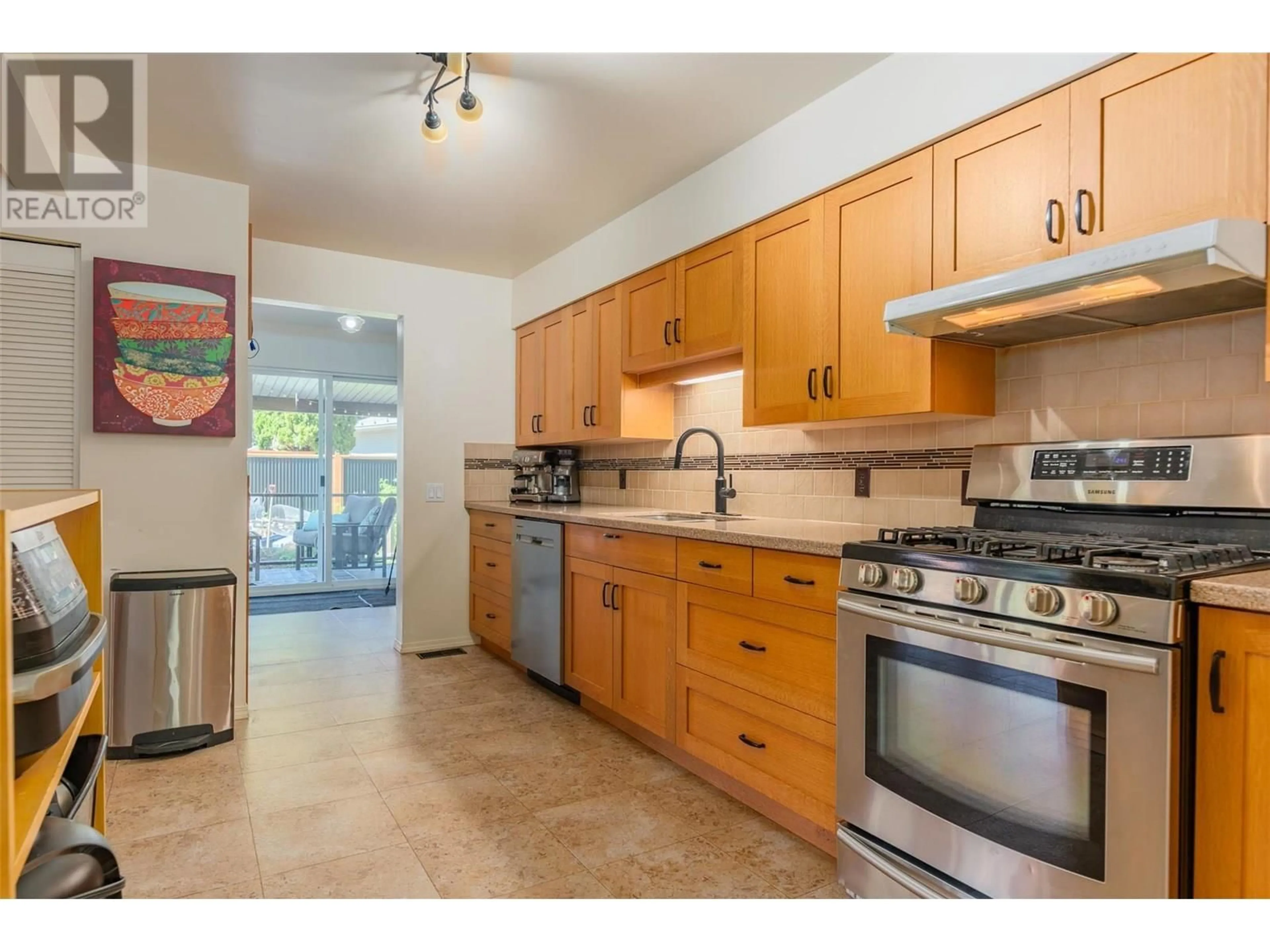 Standard kitchen, ceramic/tile floor for 840 9TH AVENUE, Montrose British Columbia V0G1P0