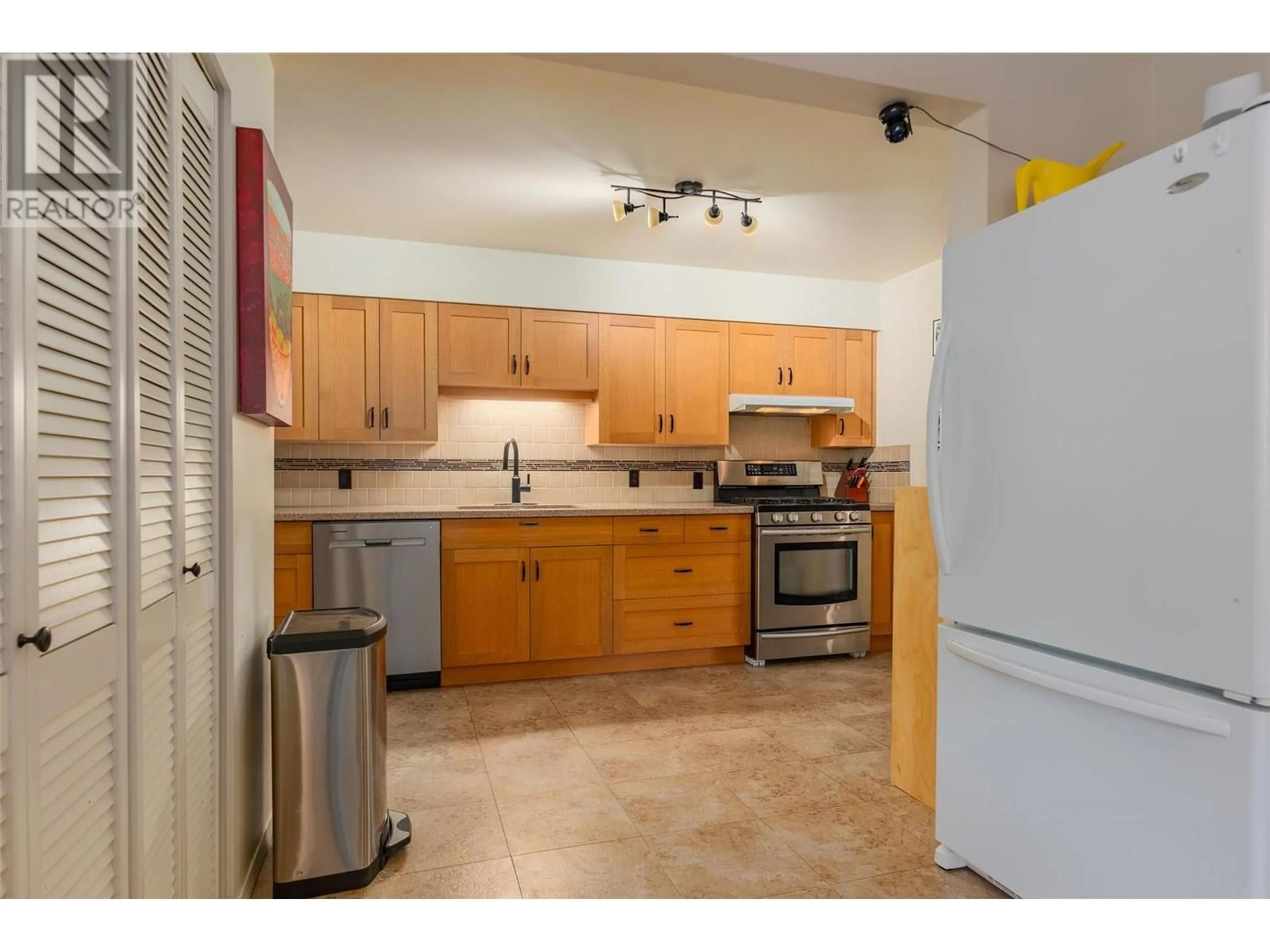 Standard kitchen, unknown for 840 9TH AVENUE, Montrose British Columbia V0G1P0