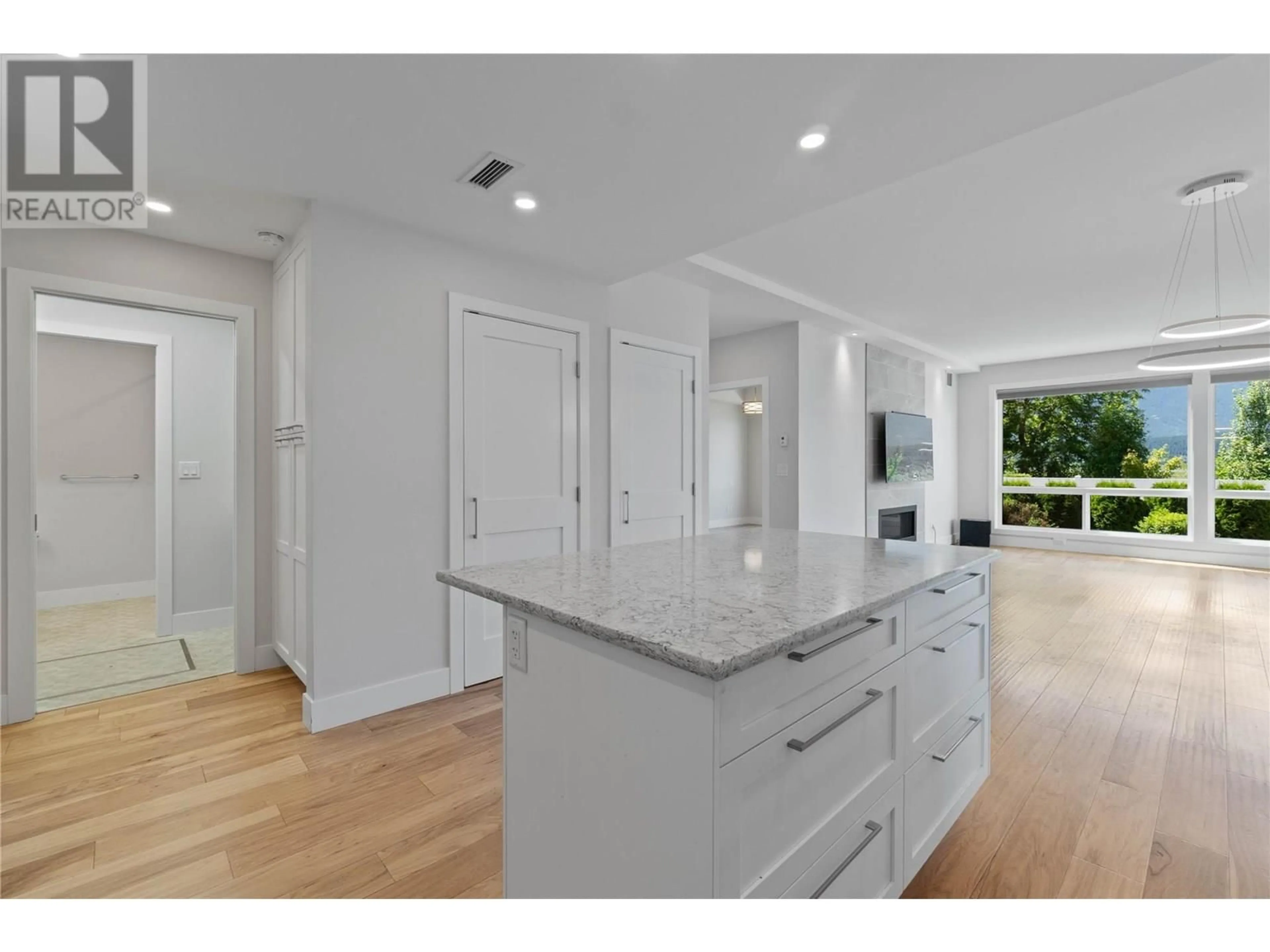 Open concept kitchen, unknown for 3 - 121 HARBOURFRONT DRIVE NORTHEAST, Salmon Arm British Columbia V1E2T3