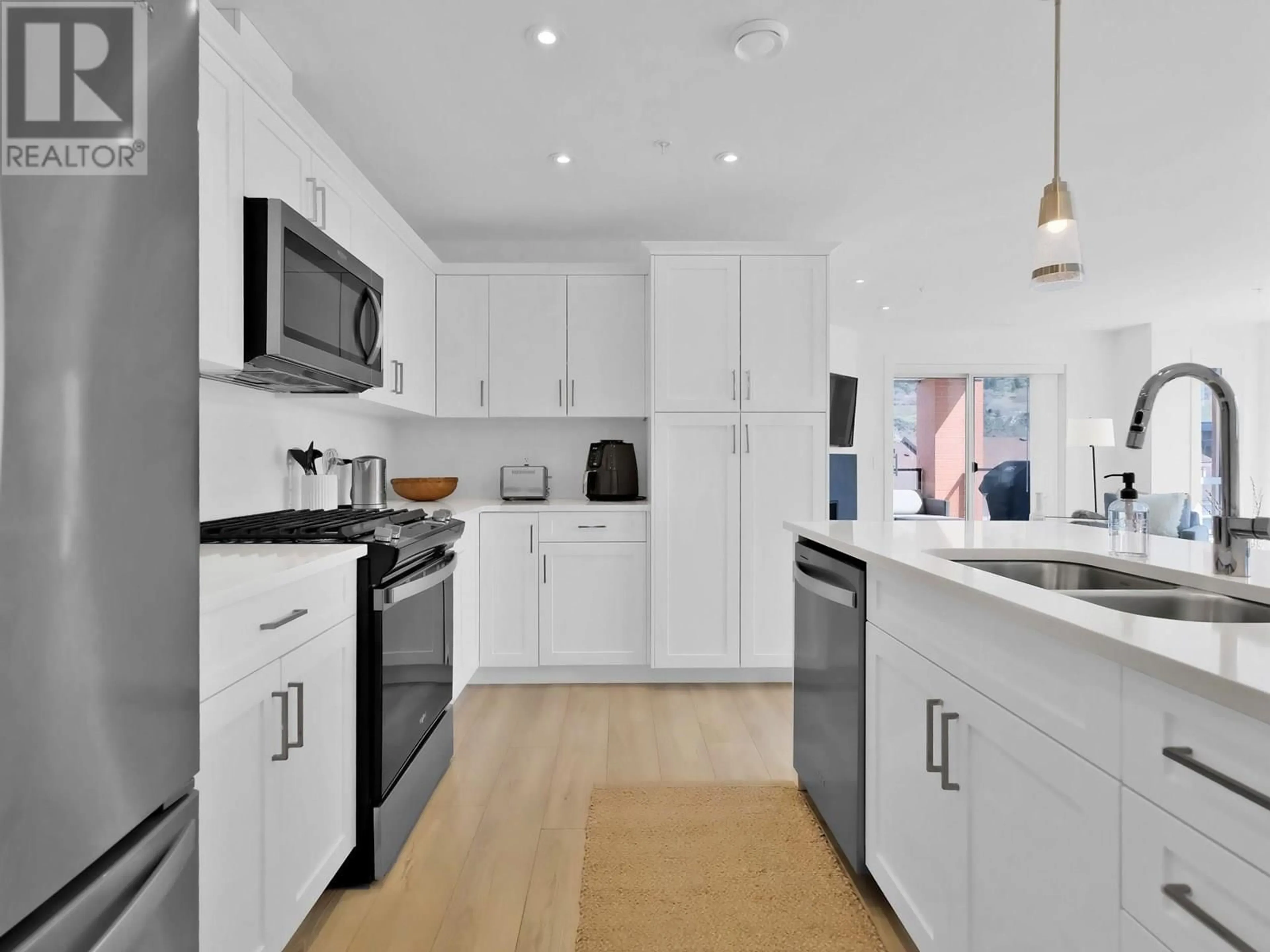 Contemporary kitchen, unknown for 407 - 3362 SKAHA LAKE ROAD, Penticton British Columbia V2A6G4