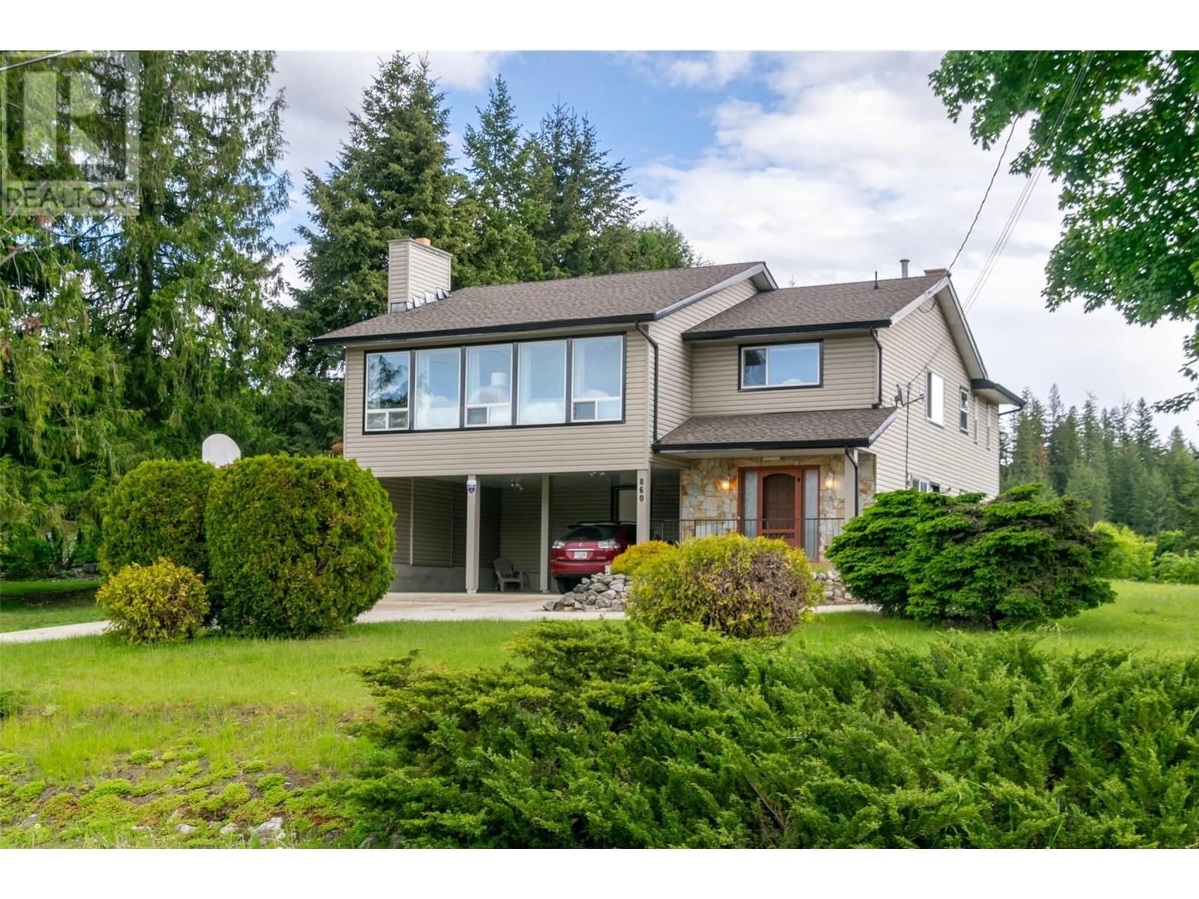 Home with vinyl exterior material, street for 860 33 STREET SOUTHEAST, Salmon Arm British Columbia V1E2C5