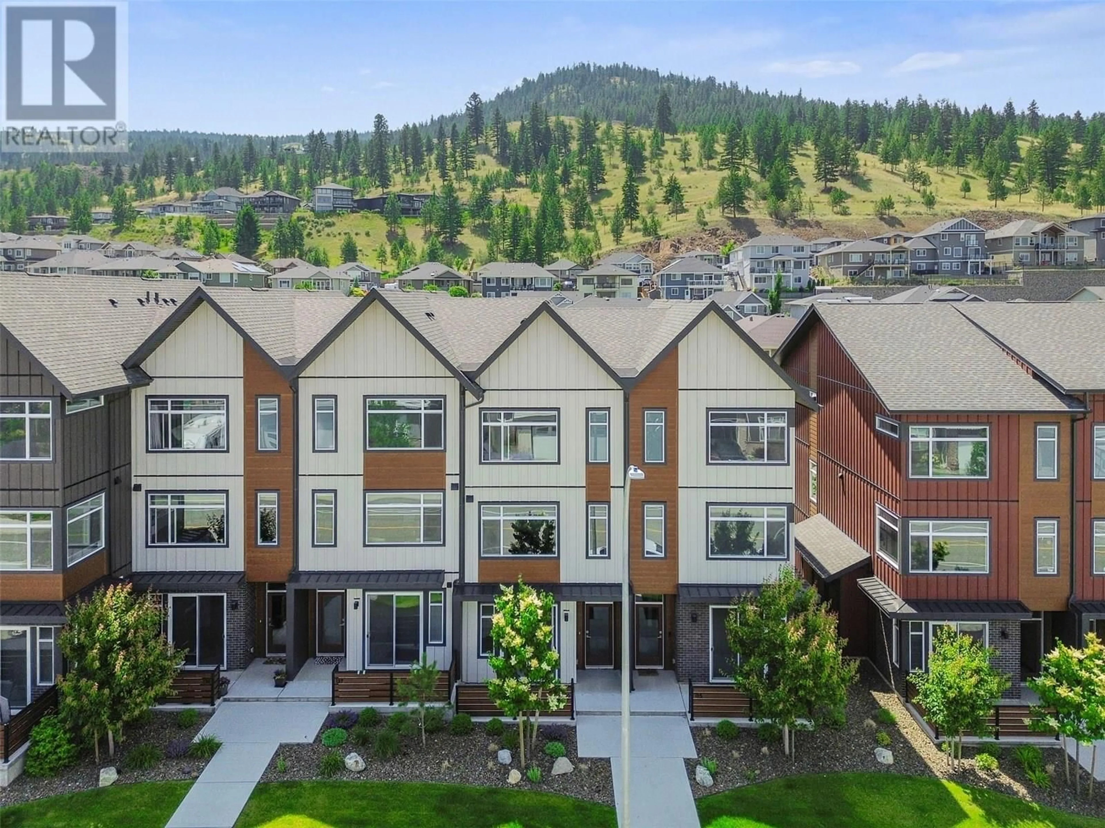 A pic from outside/outdoor area/front of a property/back of a property/a pic from drone, mountain view for 136 - 1901 QU'APPELLE BOULEVARD, Kamloops British Columbia