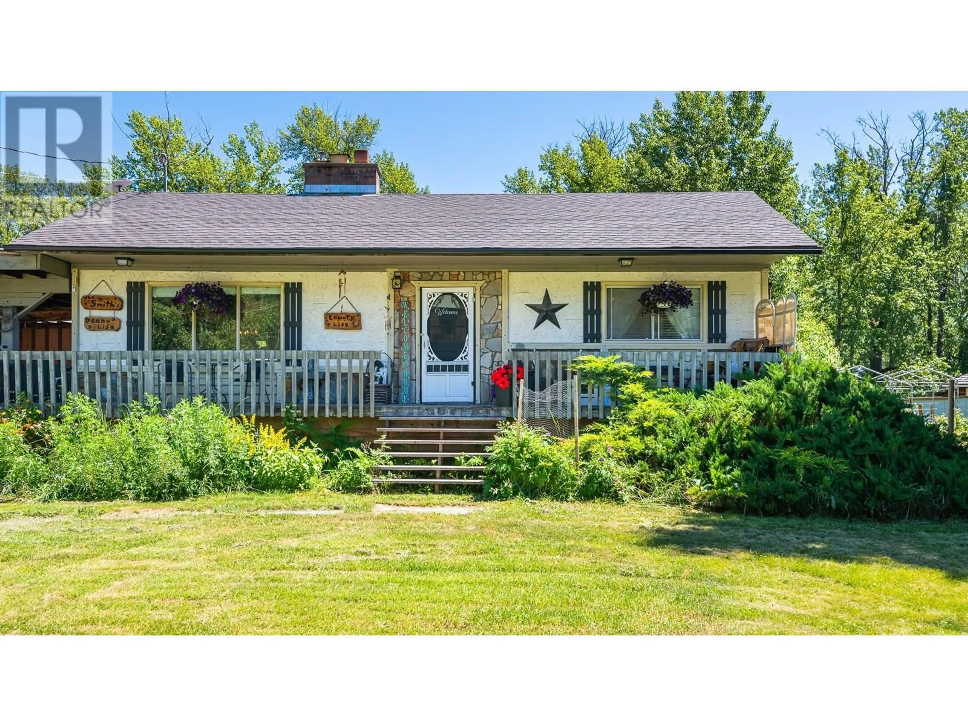 Home with vinyl exterior material, street for 9005 3 & 95 HIGHWAY, Yahk British Columbia V0B2P0