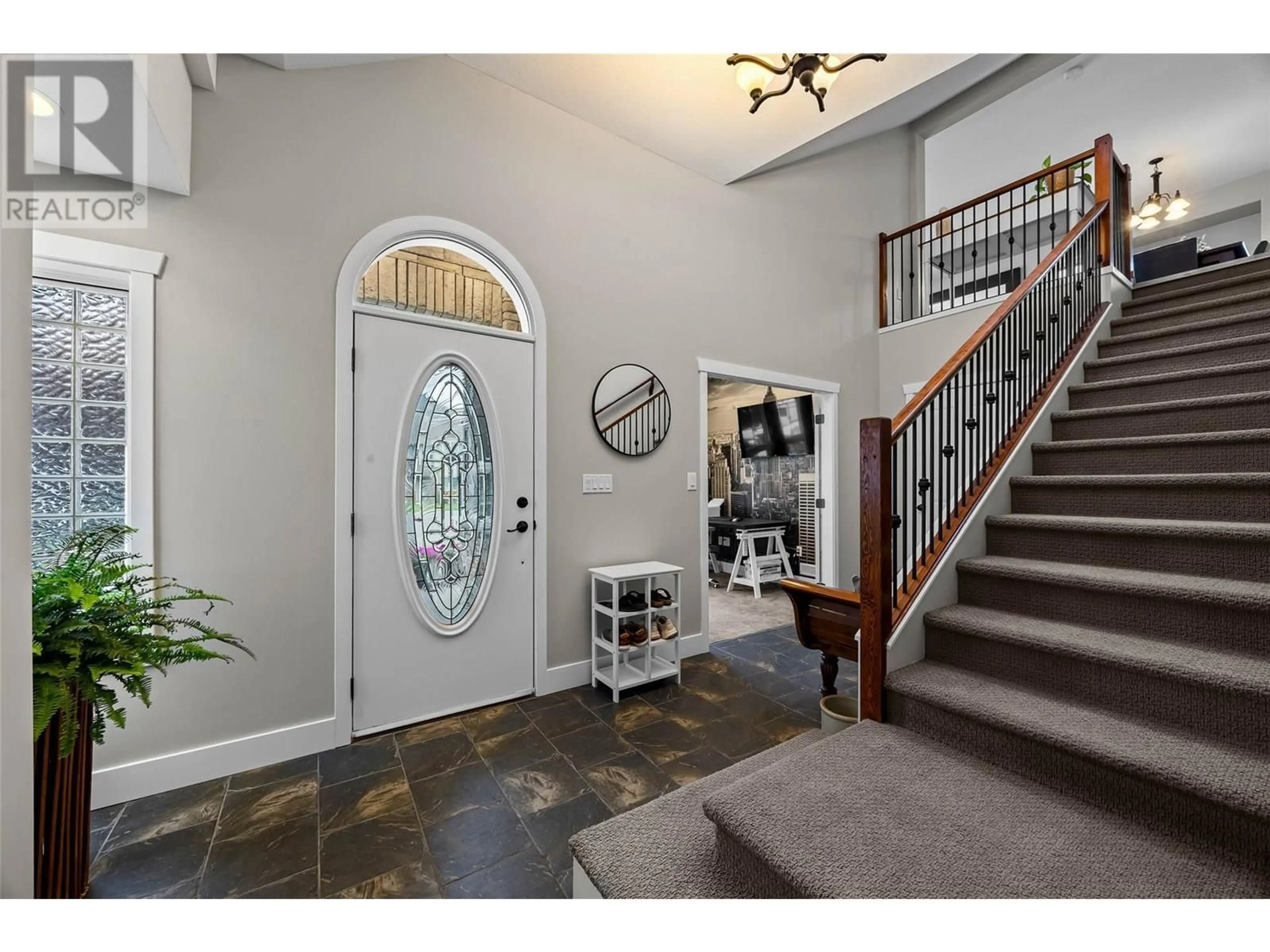 Indoor entryway for 770 MCCURRACH ROAD, Kamloops British Columbia V2B0A3