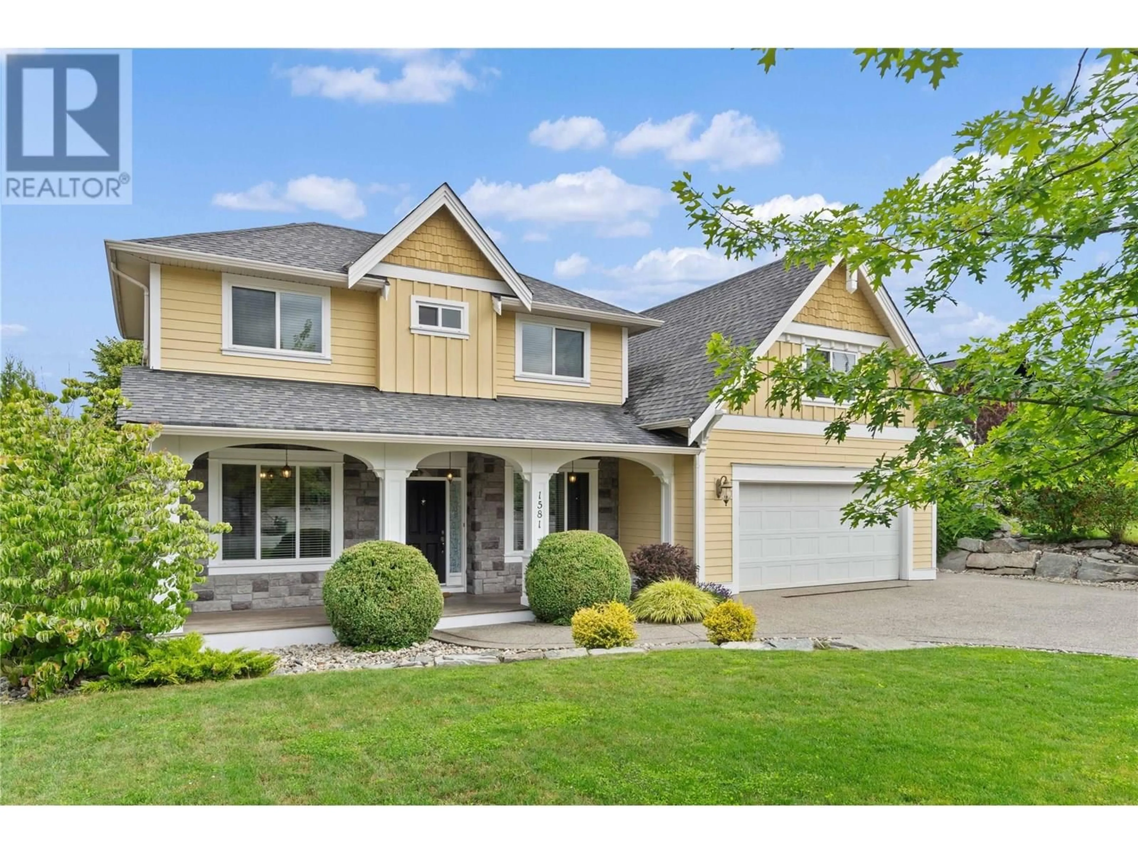 Home with vinyl exterior material, street for 1581 24 STREET NORTHEAST, Salmon Arm British Columbia V1E0A8