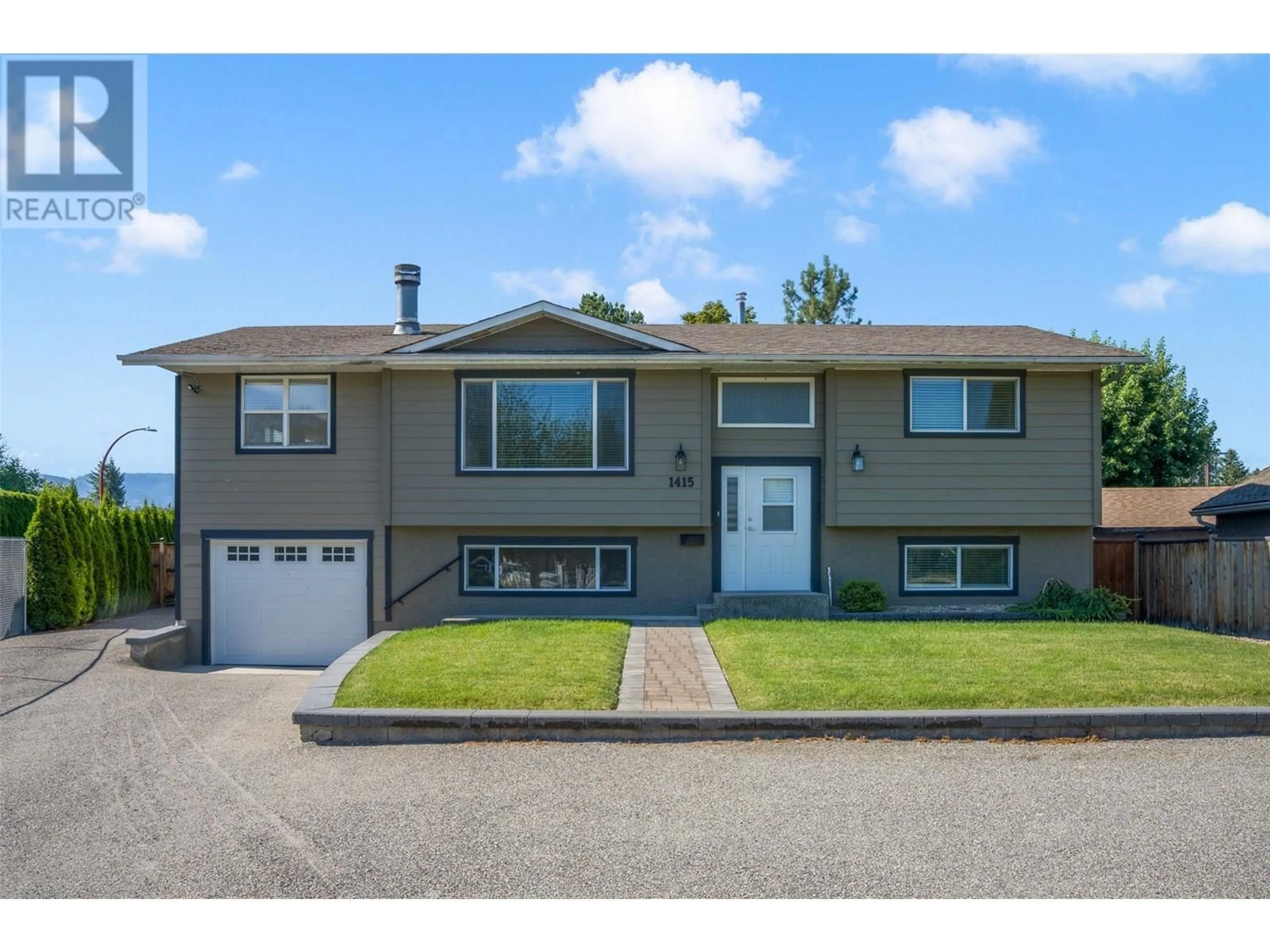 Home with vinyl exterior material, street for 1415 RENFREW ROAD, Kelowna British Columbia V1X5W9