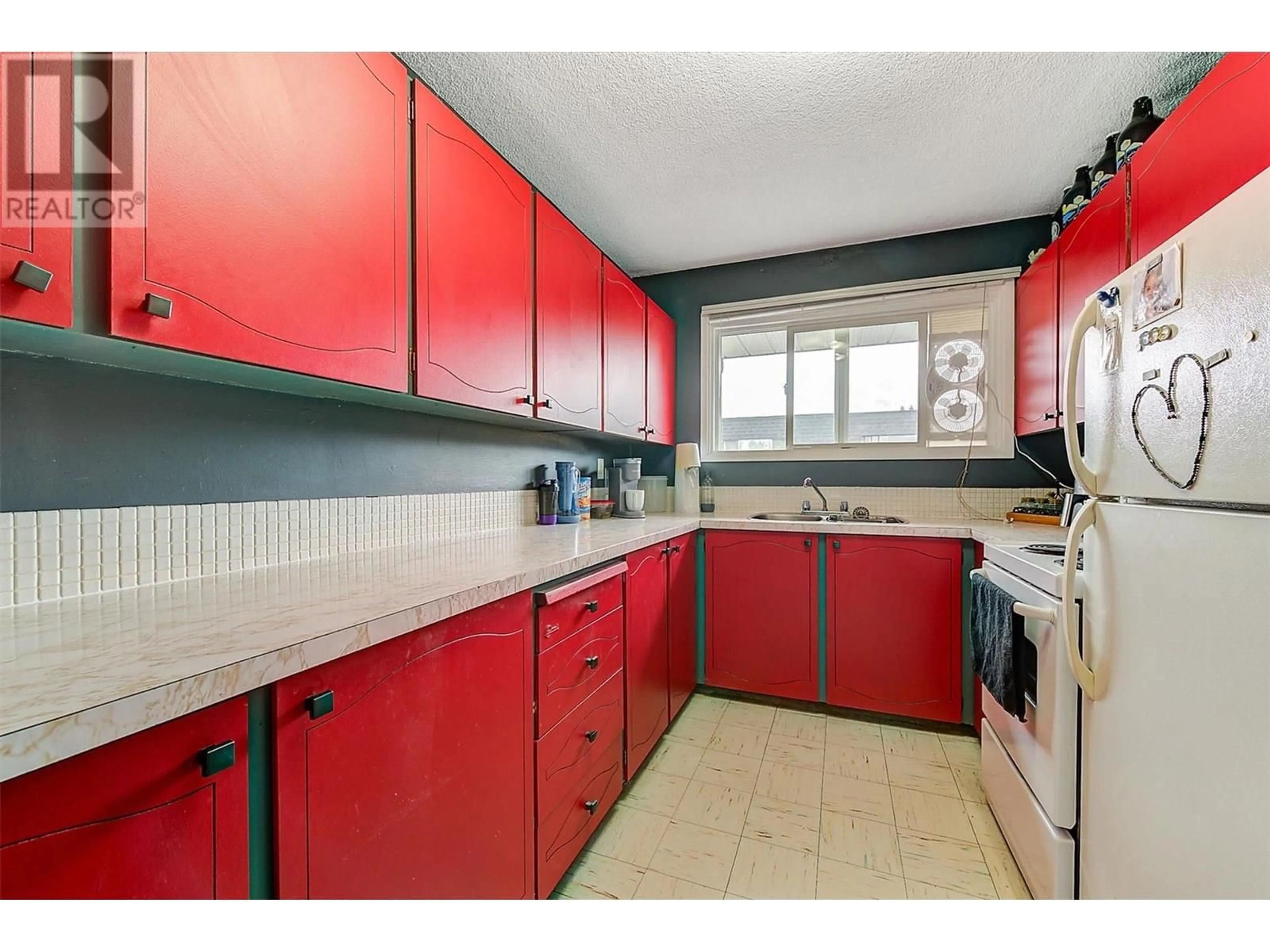 Standard kitchen, unknown for 6 - 1291 BERNARD AVENUE, Kelowna British Columbia V1Y8K5