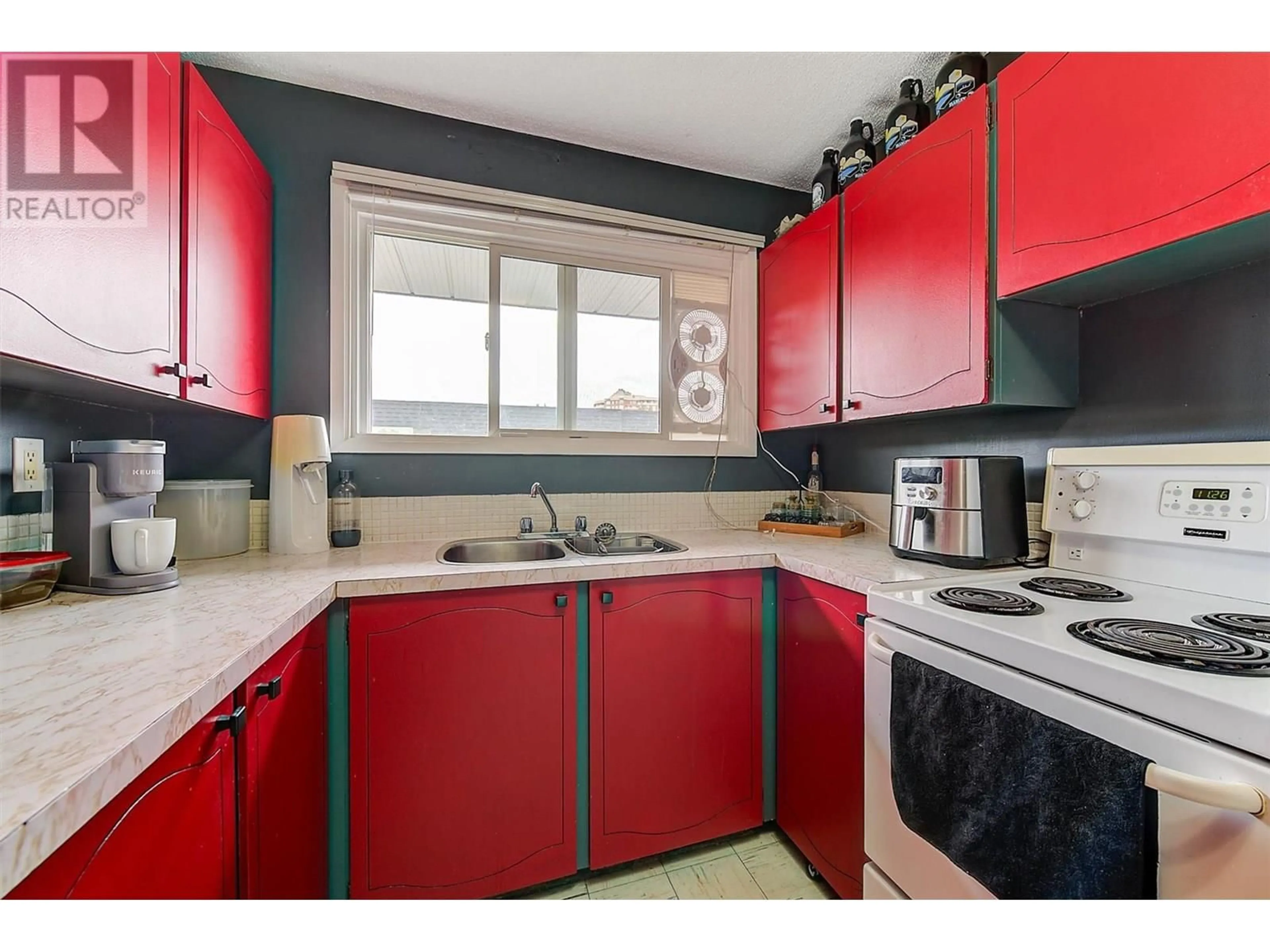 Standard kitchen, unknown for 6 - 1291 BERNARD AVENUE, Kelowna British Columbia V1Y8K5